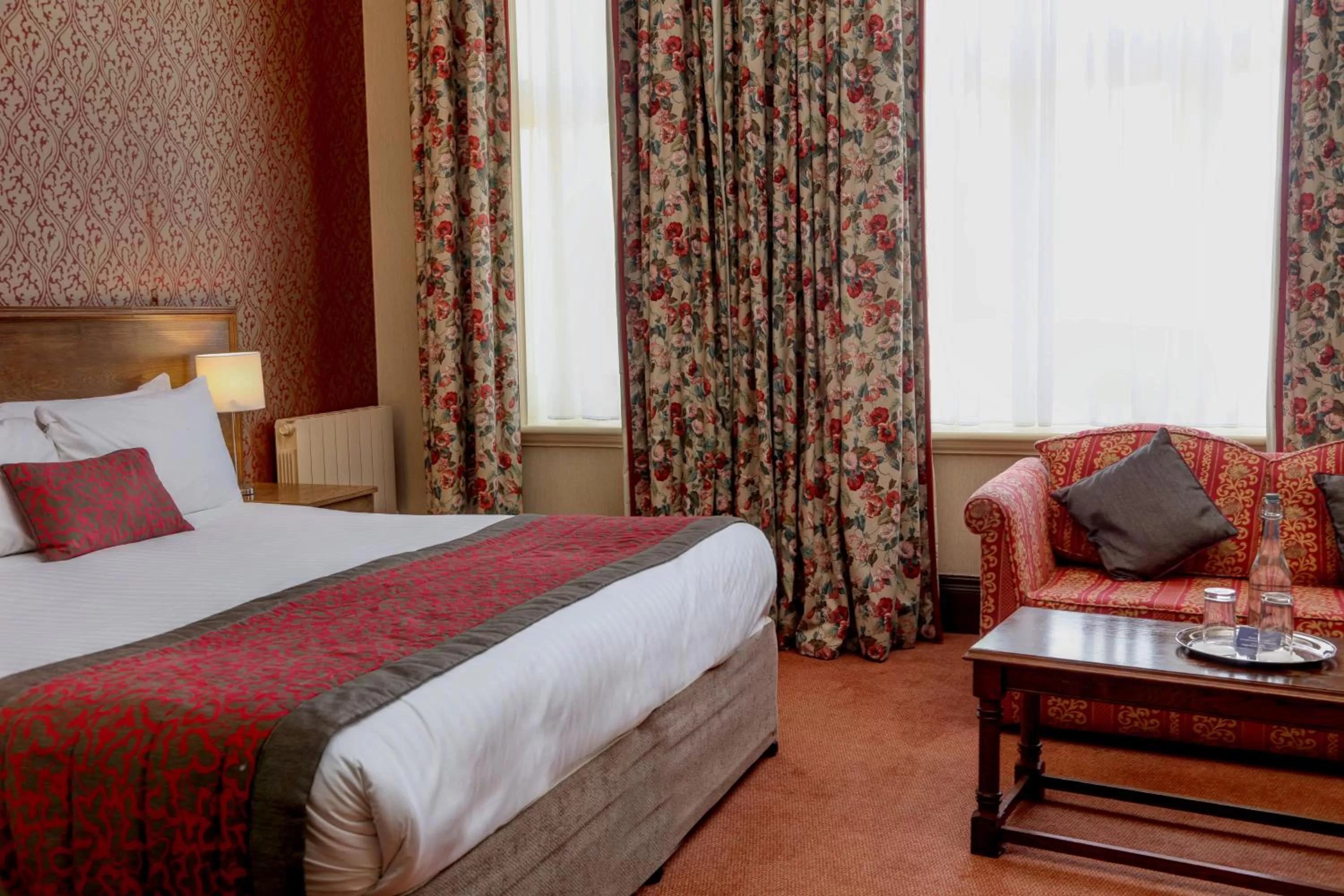 Bed in Crown & Mitre Hotel