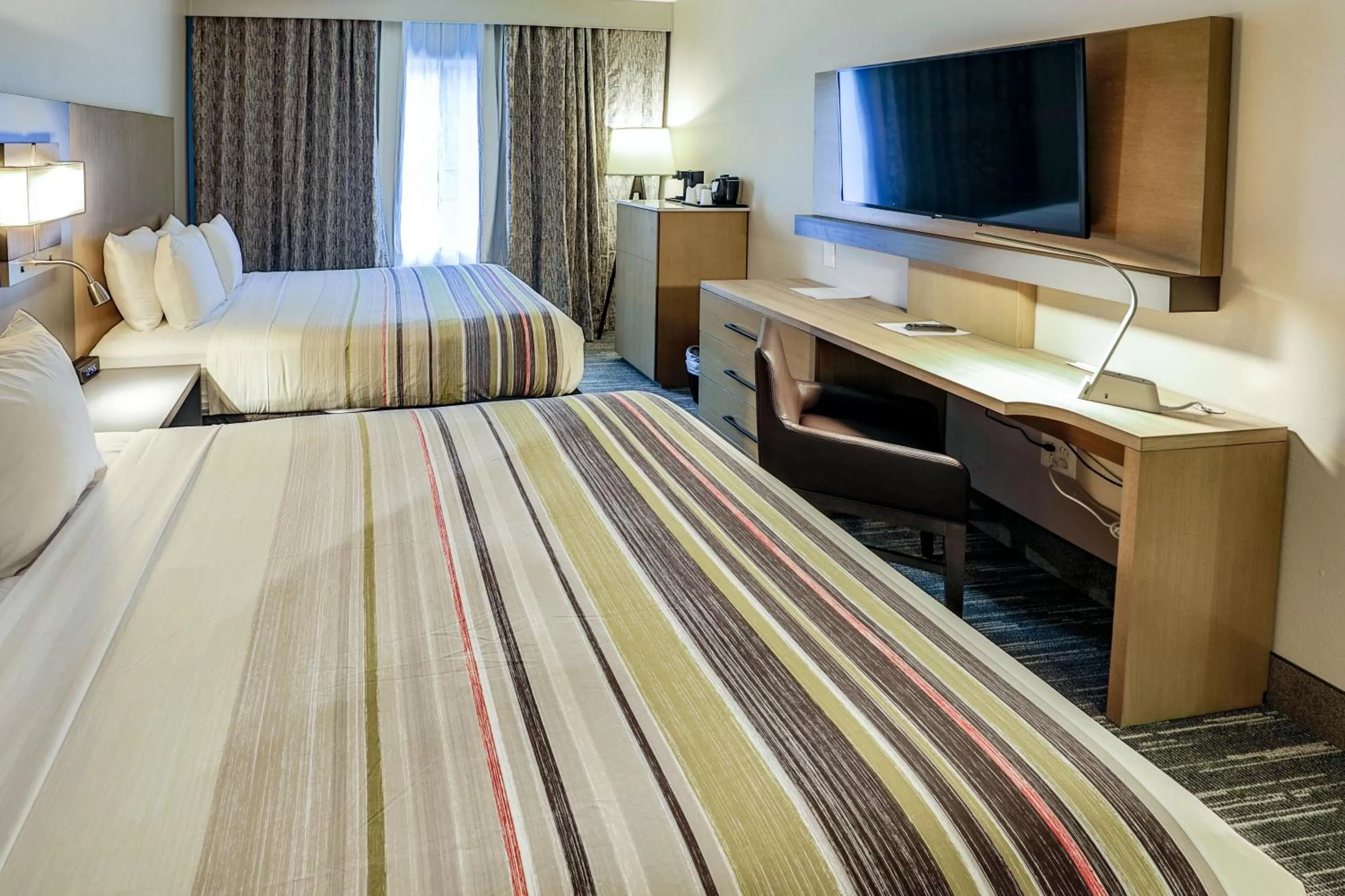 Photo of the whole room, Bed in Country Inn & Suites by Radisson Nashville Airport TN