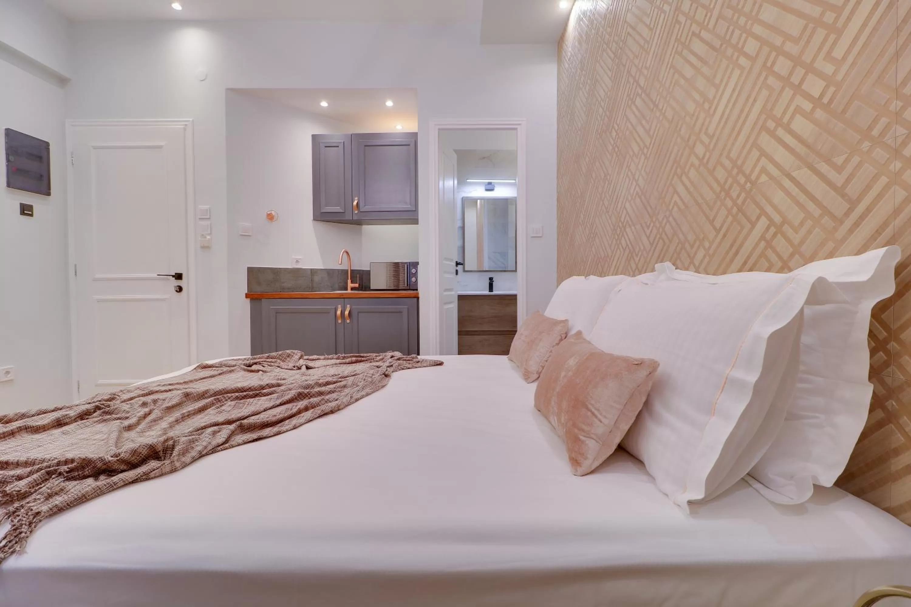 Photo of the whole room, Bed in AthINN Residence