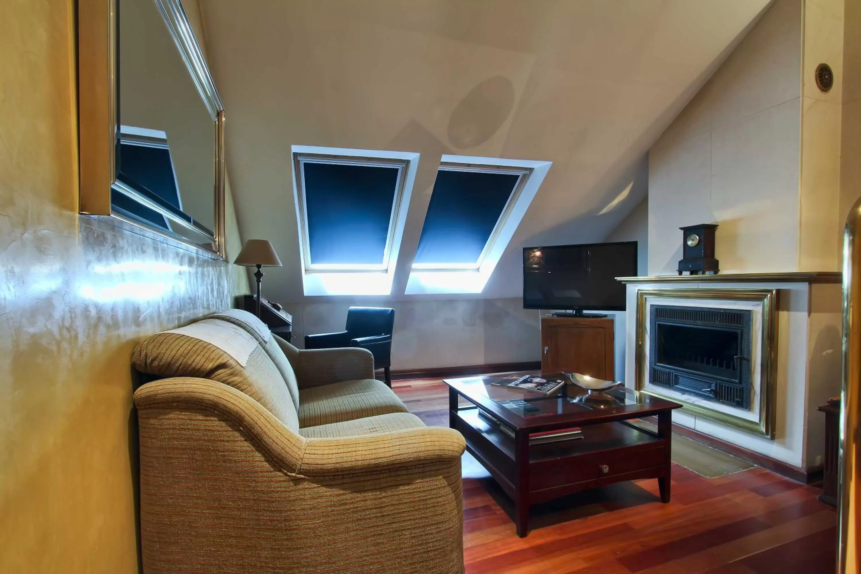 Communal lounge/ TV room in Hotel Alabardero