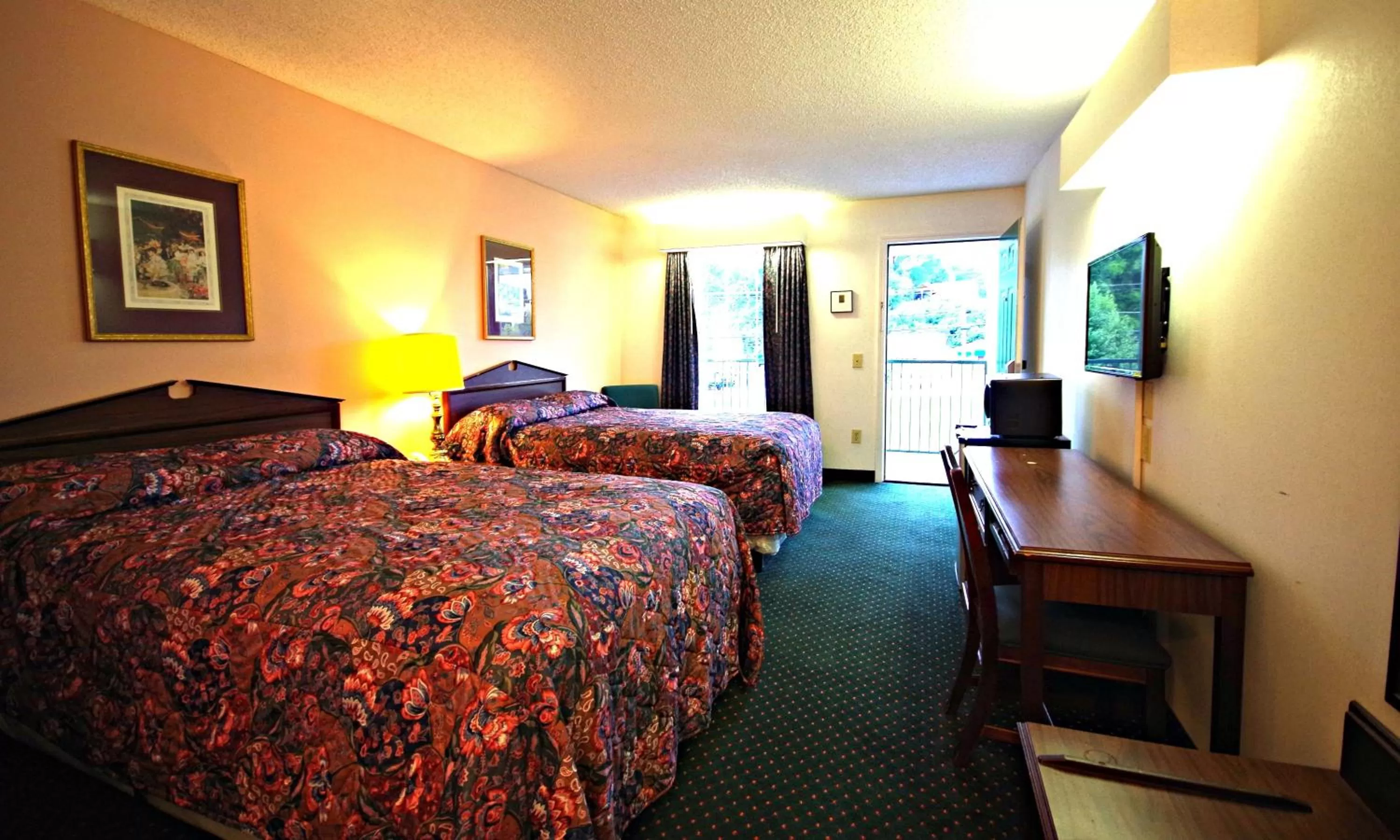 View (from property/room), Bed in American Motel - Lenoir