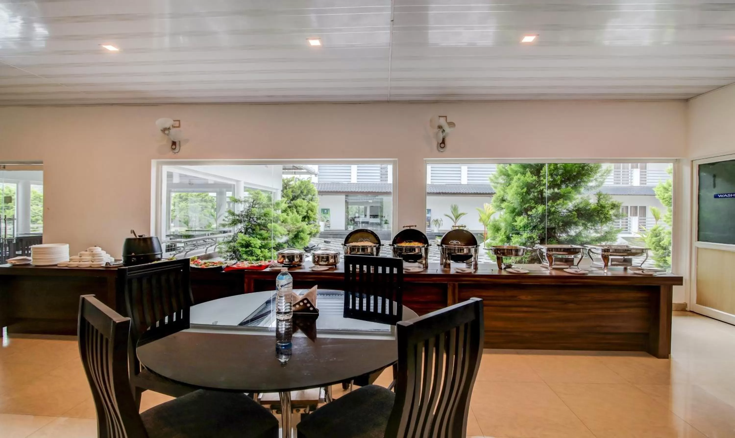 Restaurant/places to eat in Misty Garden Resort and SPA