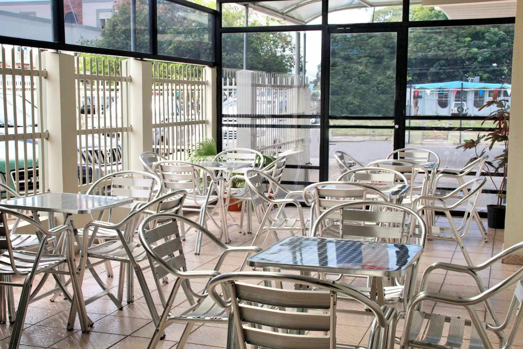 Business facilities, Restaurant/Places to Eat in Hotel Iberia