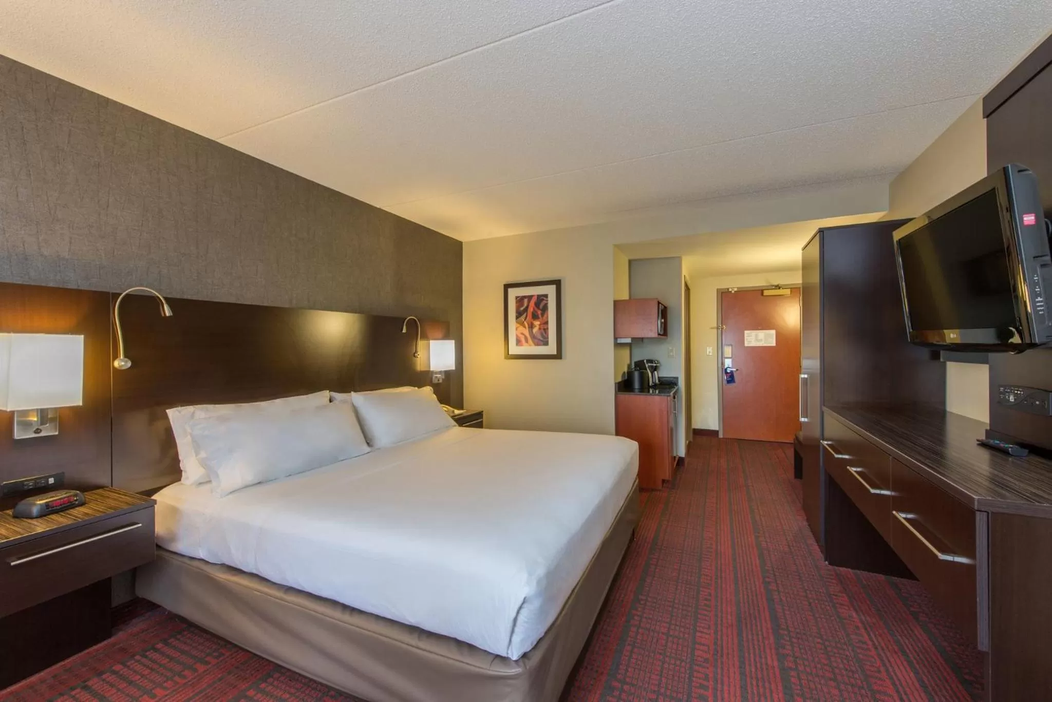 Photo of the whole room, Bed in Holiday Inn Express Hotel & Suites Auburn by IHG