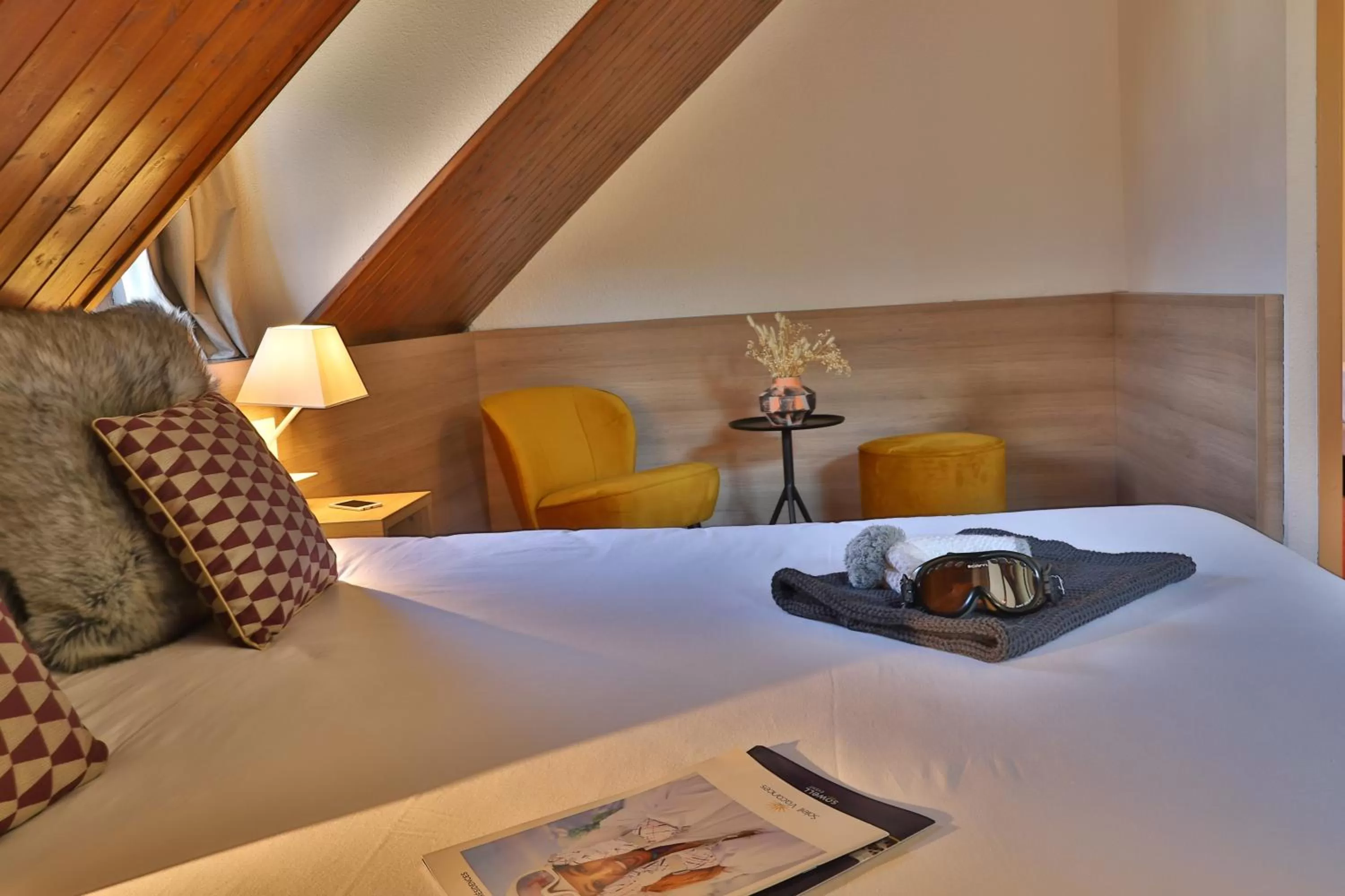 Bedroom, Bed in SOWELL HOTELS Mont Blanc et SPA