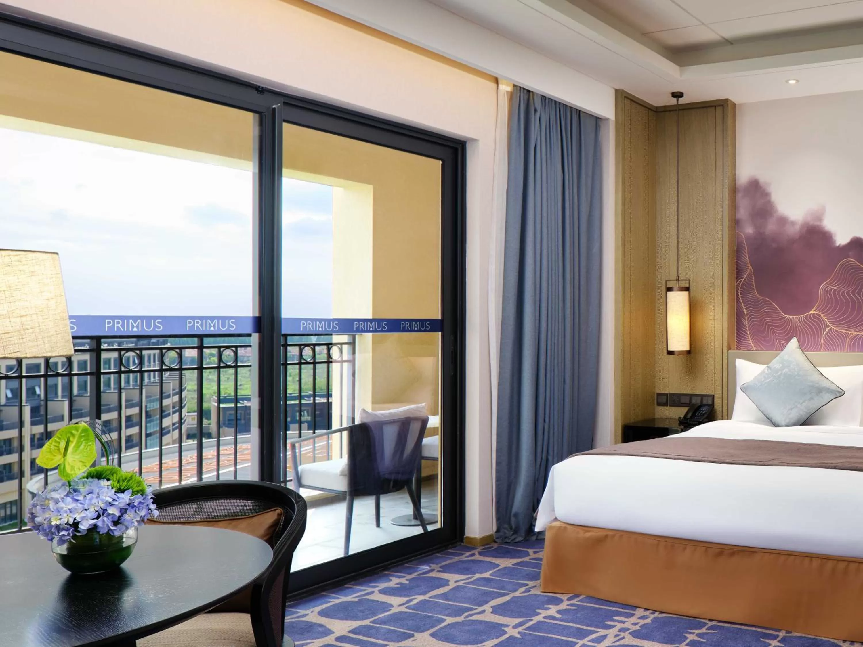 Bed in Primus Hotel Shanghai Sanjiagang - Offer Pudong International Airport and Disney shuttle