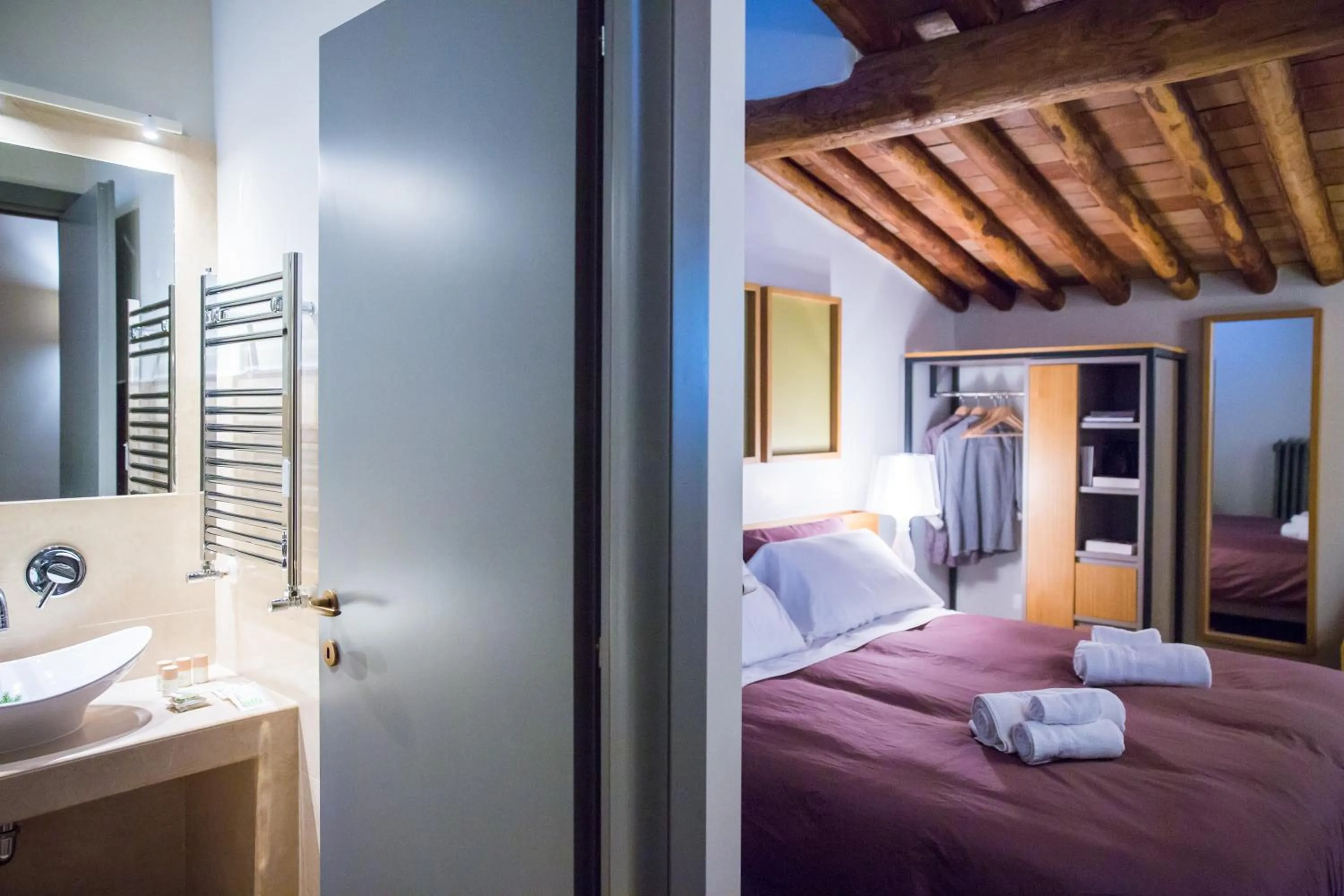 Bathroom, Bed in Grand Master Suites