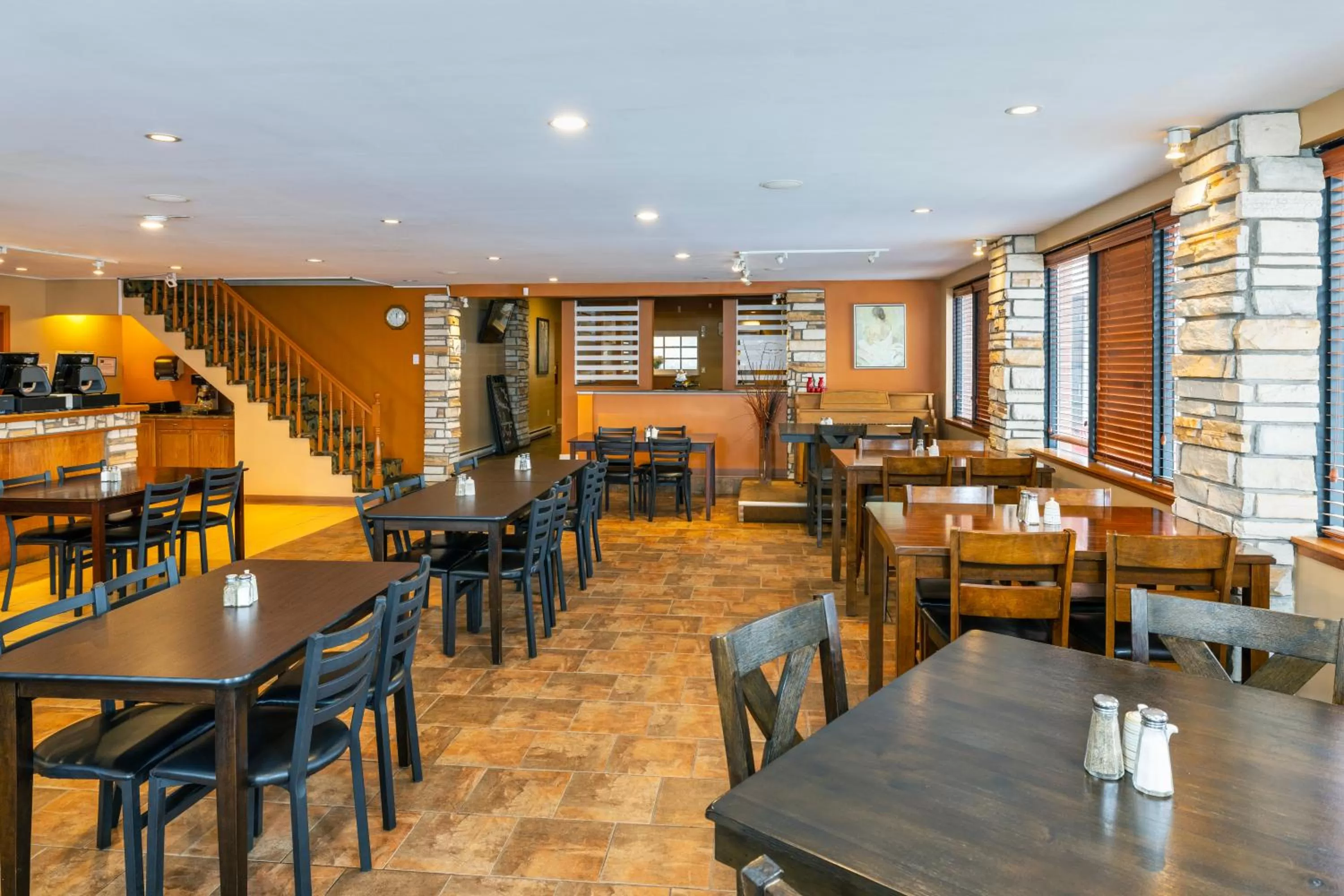 Restaurant/places to eat in Econo Lodge Miramichi