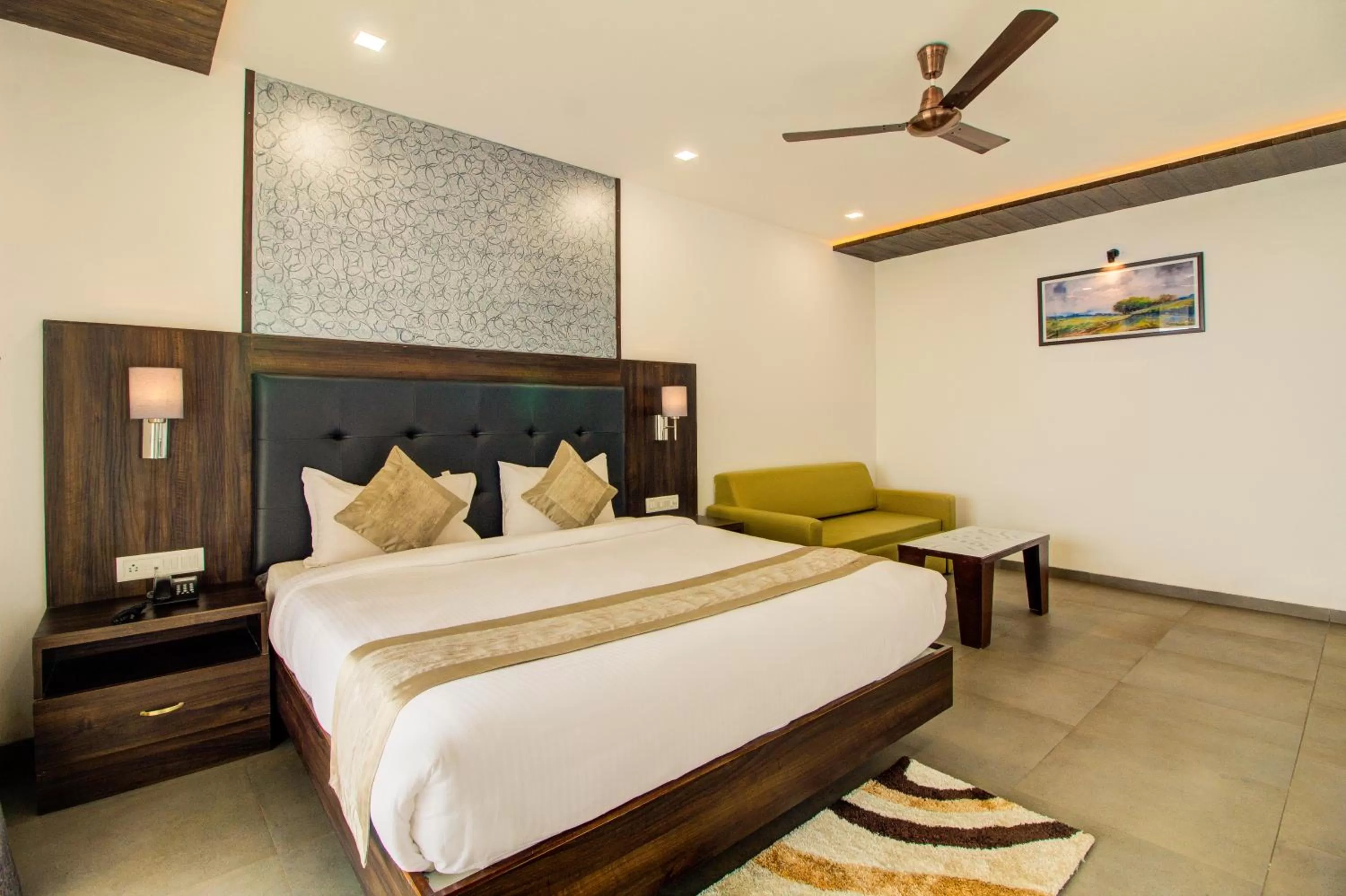 Bed in Mountain Breeze Resort, Mahabaleshwar