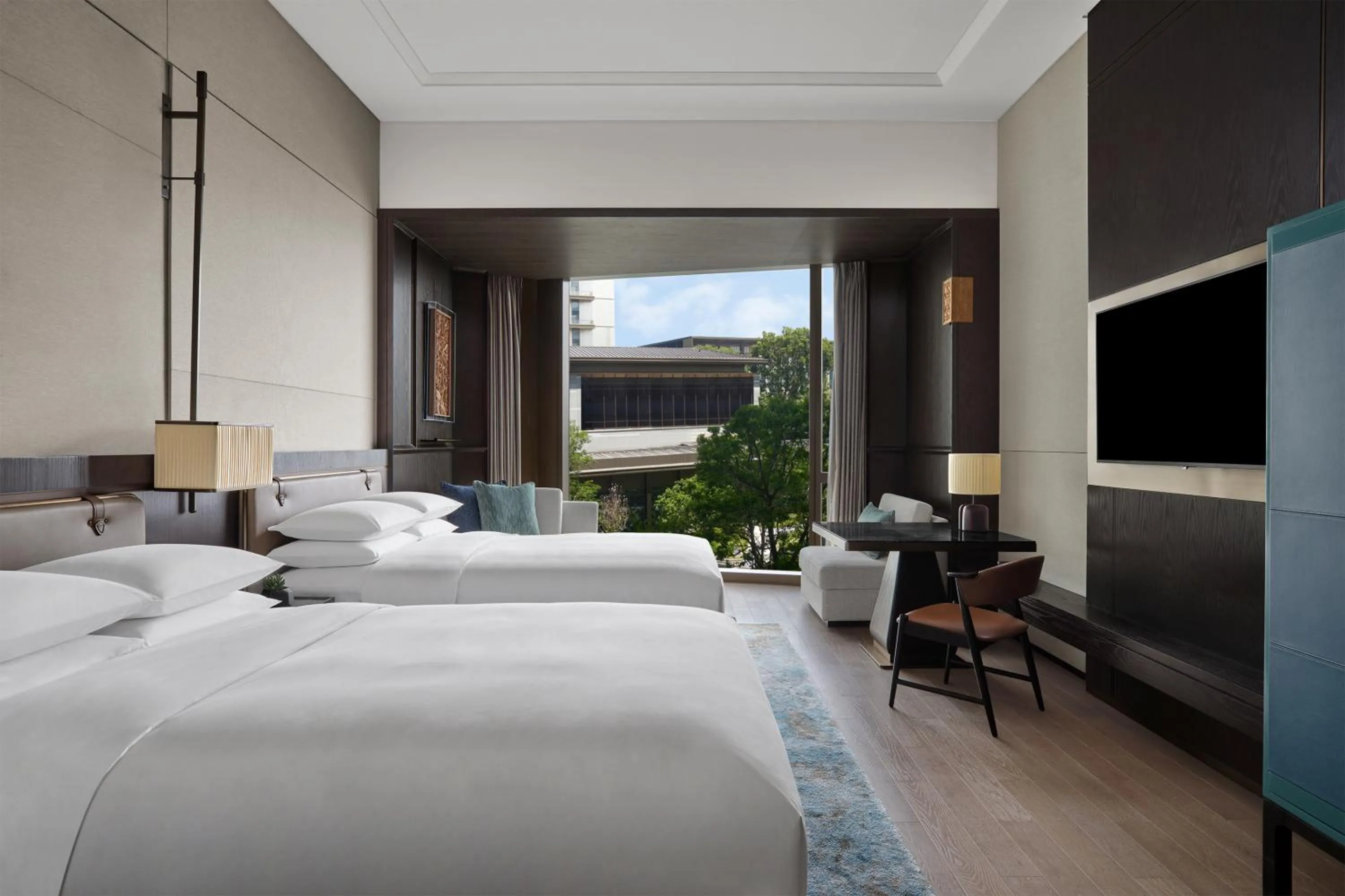 Photo of the whole room, Bed in Guangzhou Marriott Hotel Baiyun