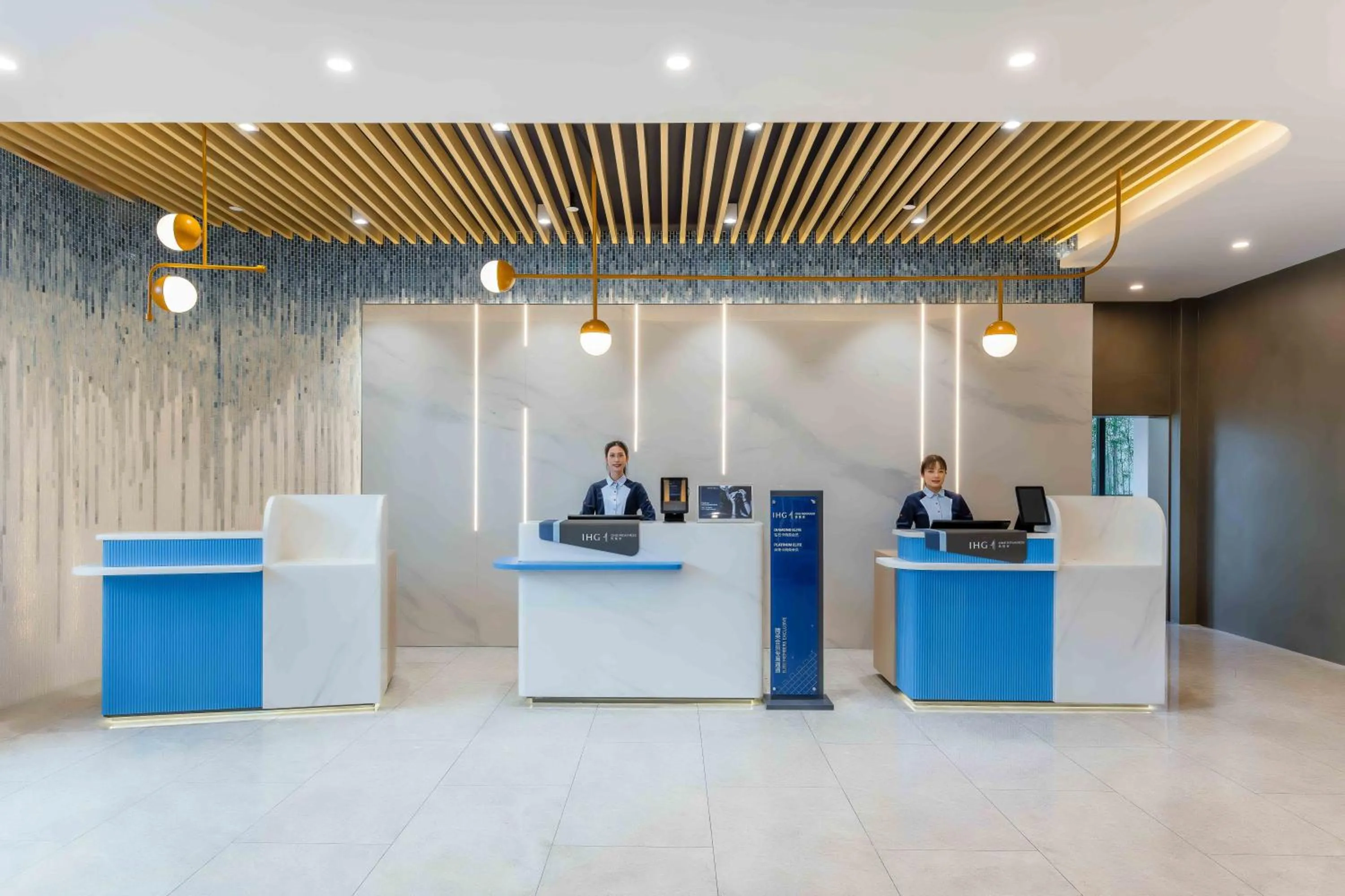 Lobby or reception in Holiday Inn Express Jiangmen East Station by IHG