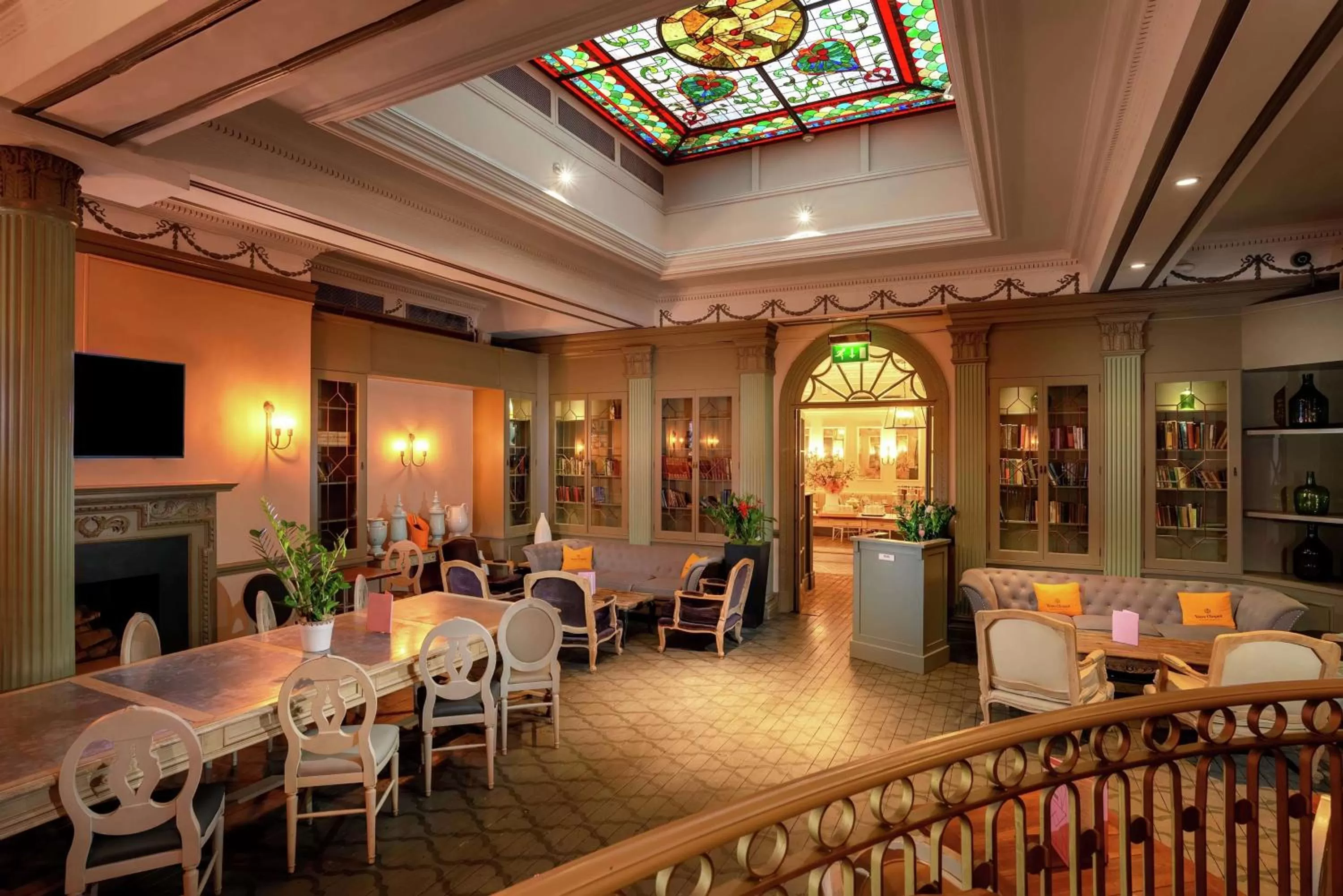 Lounge or bar in Hilton London Hyde Park