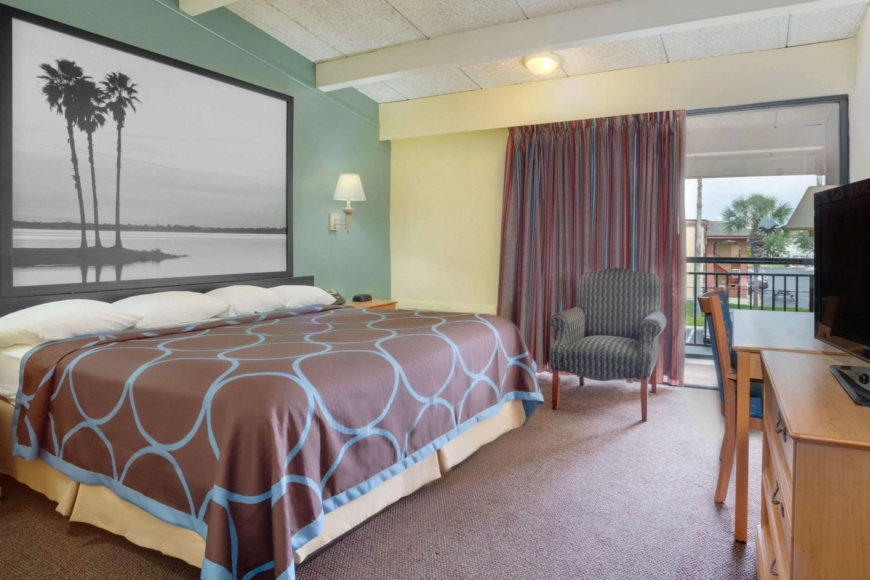 Photo of the whole room, Bed in Super 8 by Wyndham St. Augustine