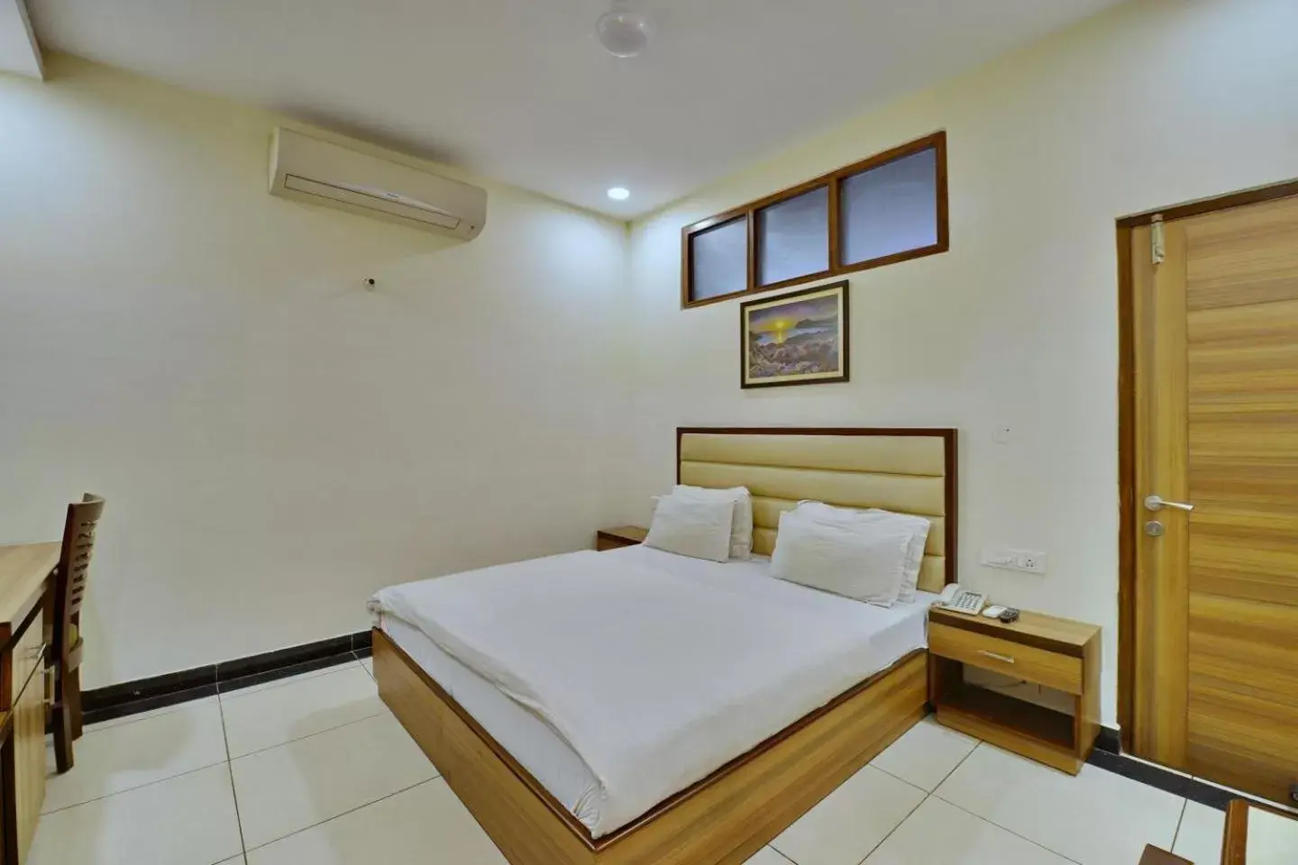 Deluxe Room - single occupancy in Hotel Aricent Opposite ISBT Sector 17 Chandigarh Deluxe Room - single occupancy in Hotel Aricent Opposite ISBT Sector 17 Chandigarh
