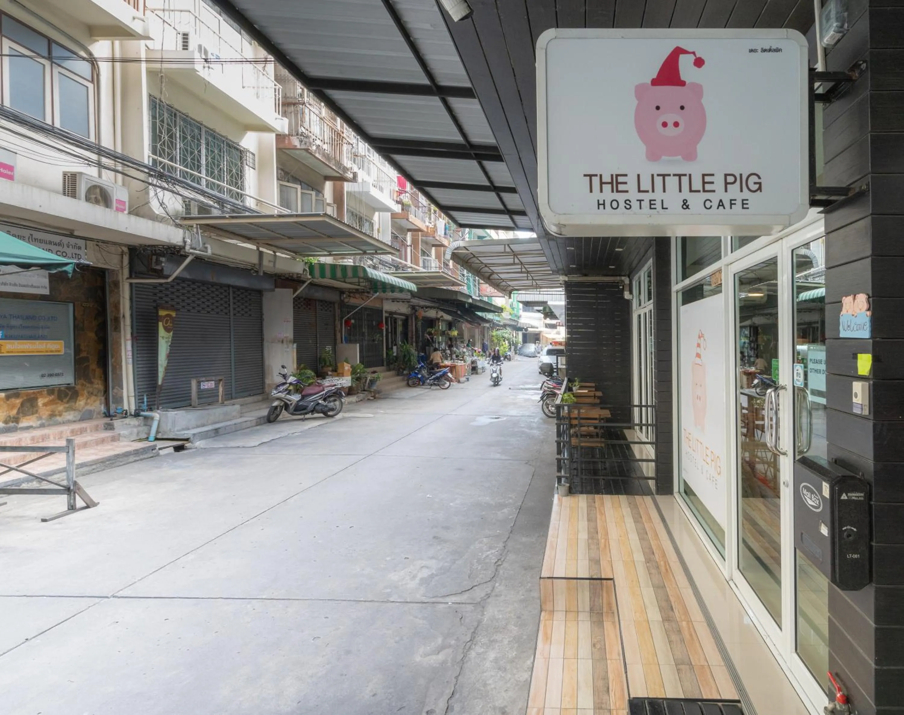 Facade/entrance in The Little Pig Sukhumvit
