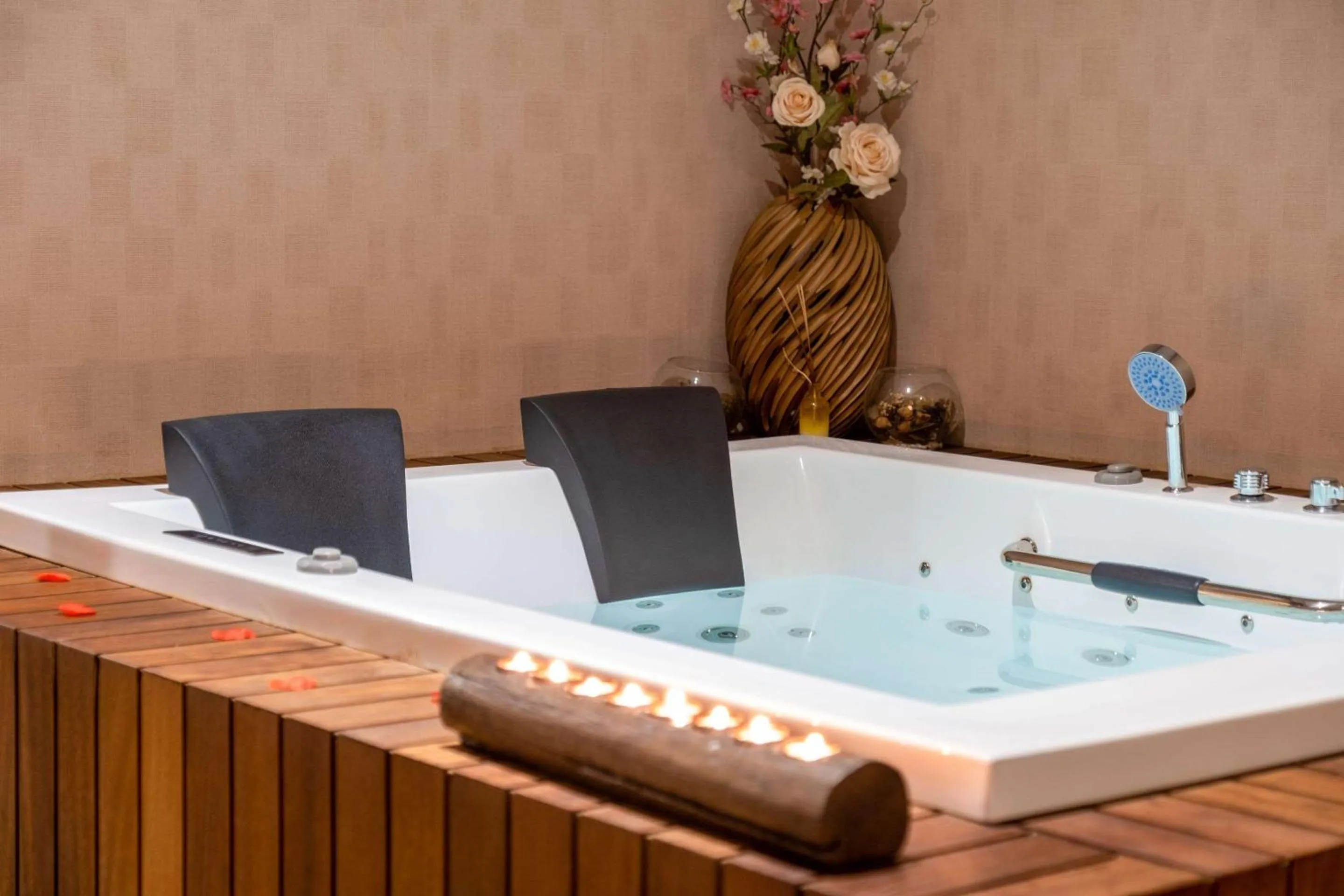 Hot Tub in Clarion Hotel Istanbul Mahmutbey