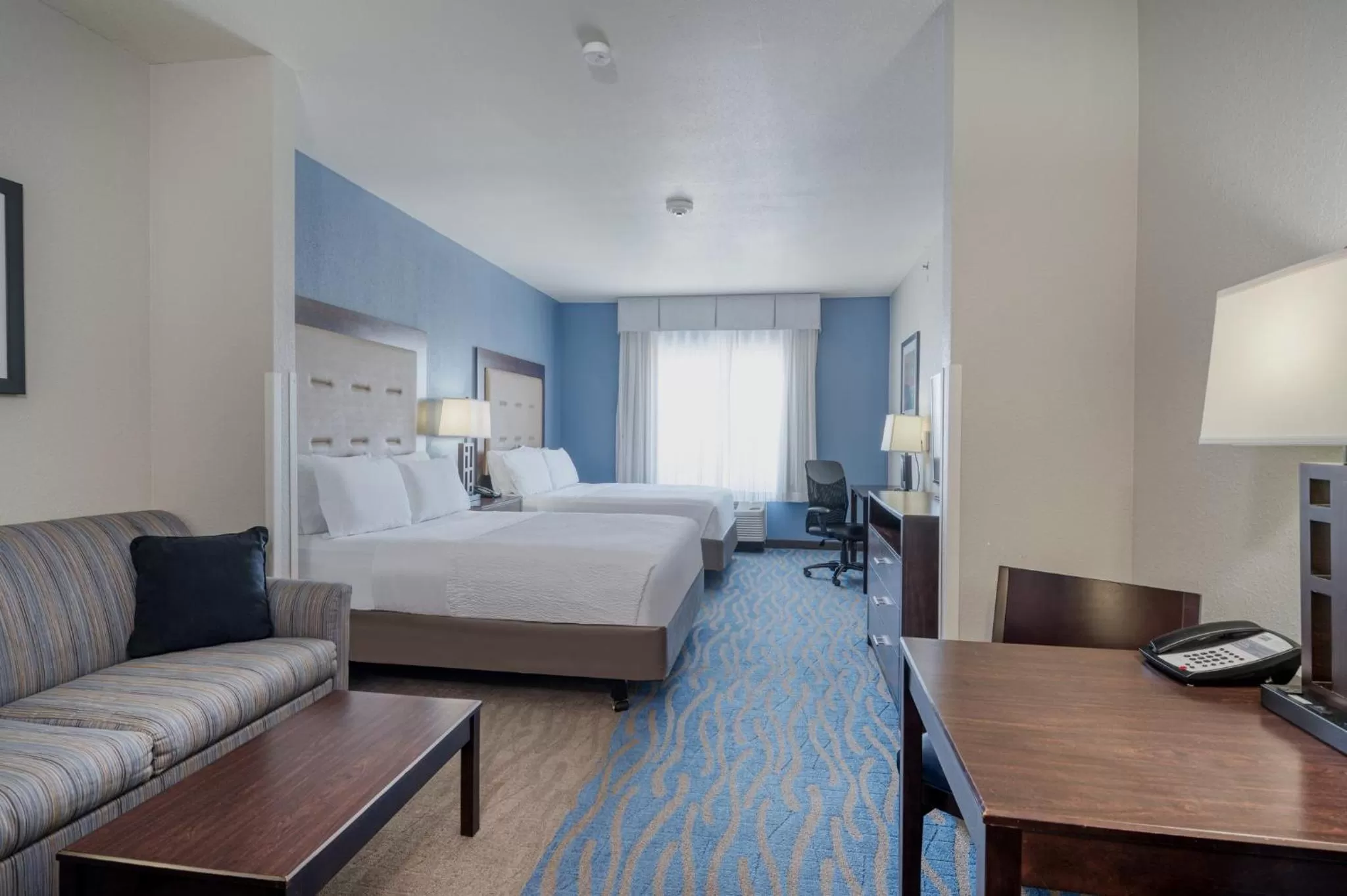 Photo of the whole room, Bed in Holiday Inn Express and Suites Edwardsville by IHG