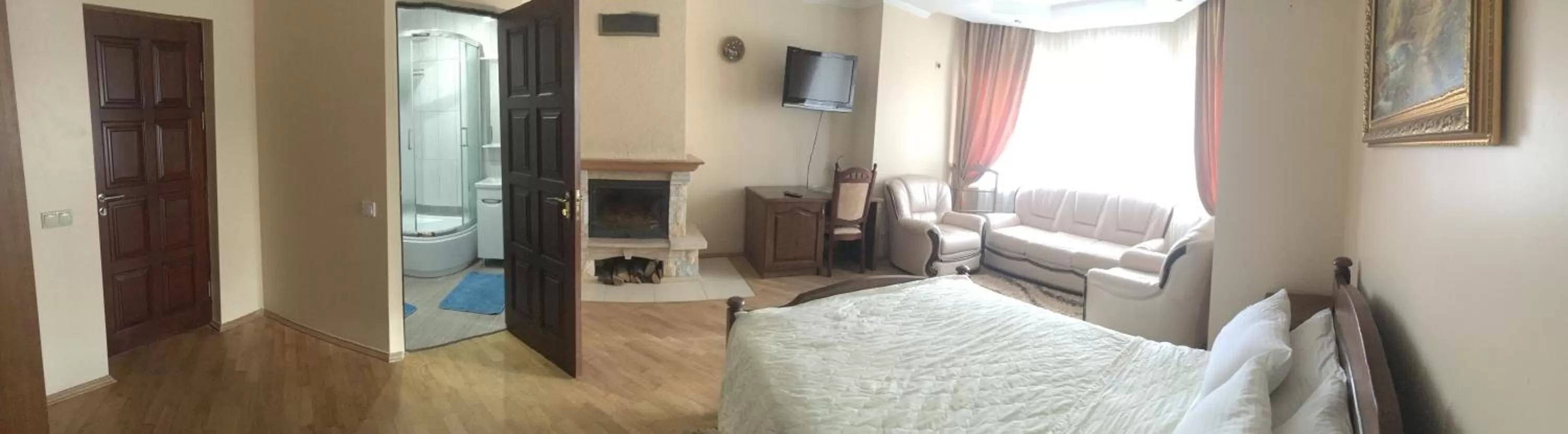 Room Photo in Red Stone