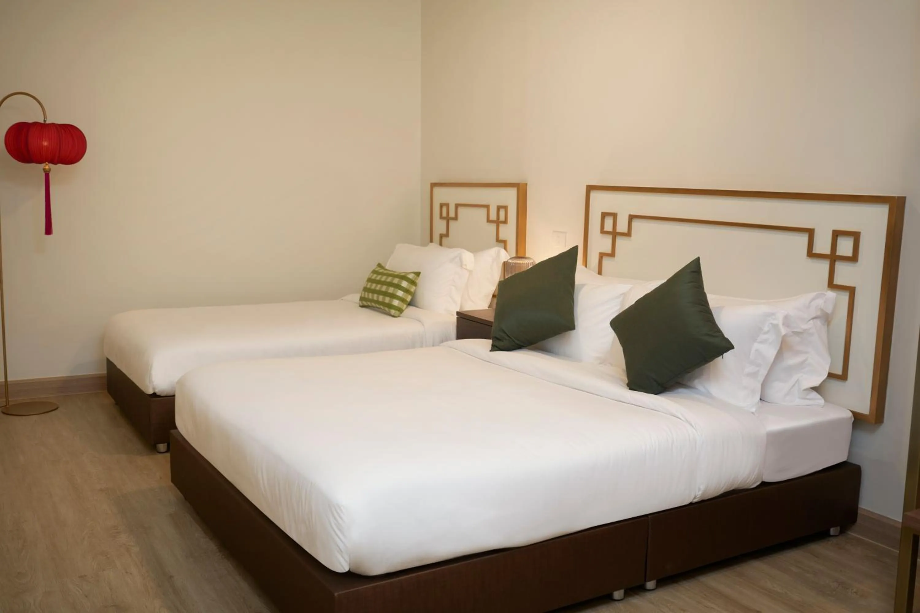 Photo of the whole room, Bed in Sweet's Escape