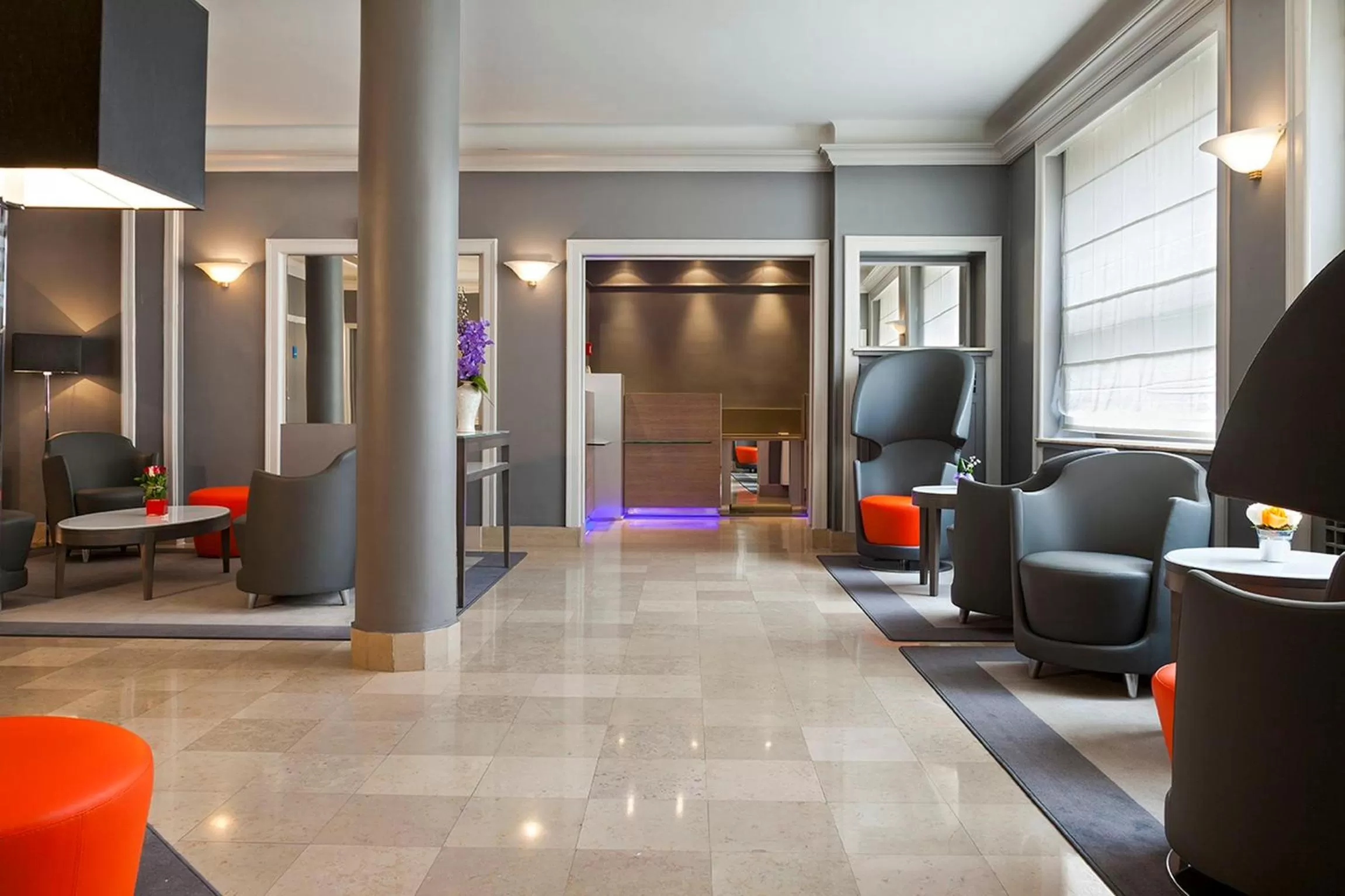 Lobby or reception in Timhotel Opéra Blanche Fontaine
