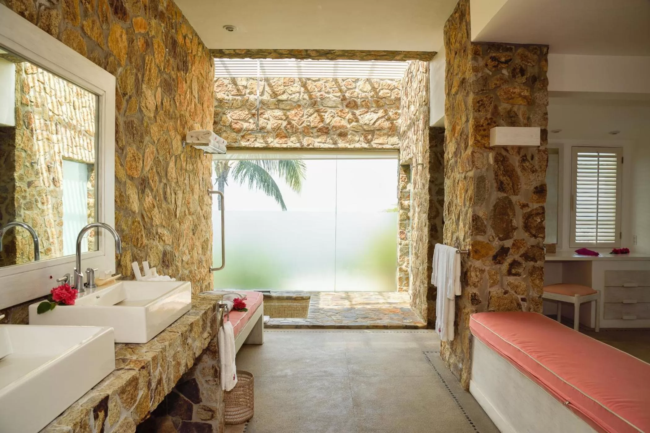 Shower, Bed in Las Brisas Acapulco