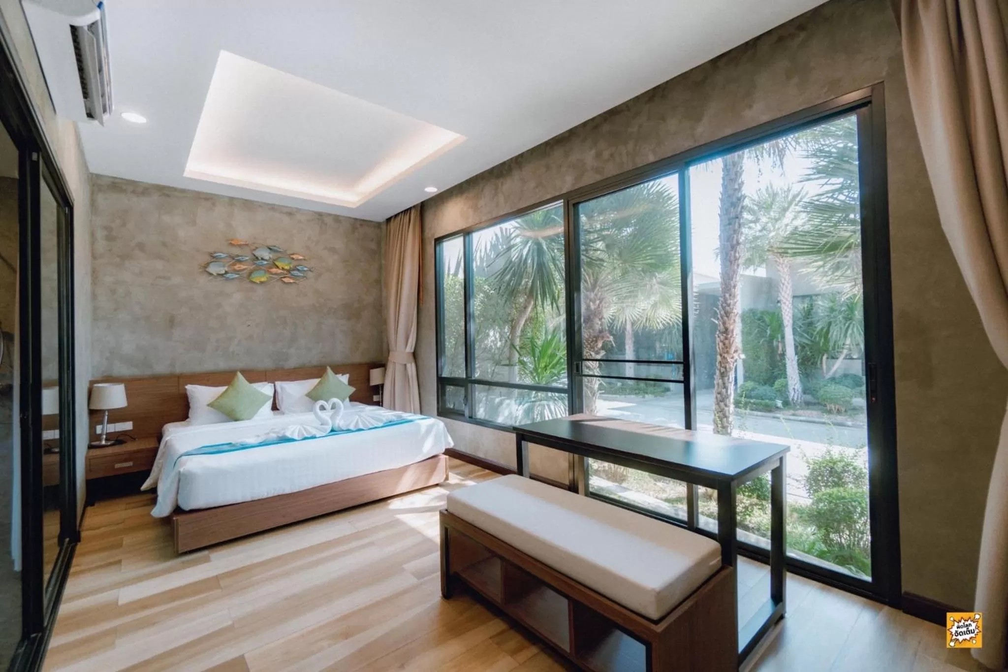 Photo of the whole room, Bed in Blue River Resort