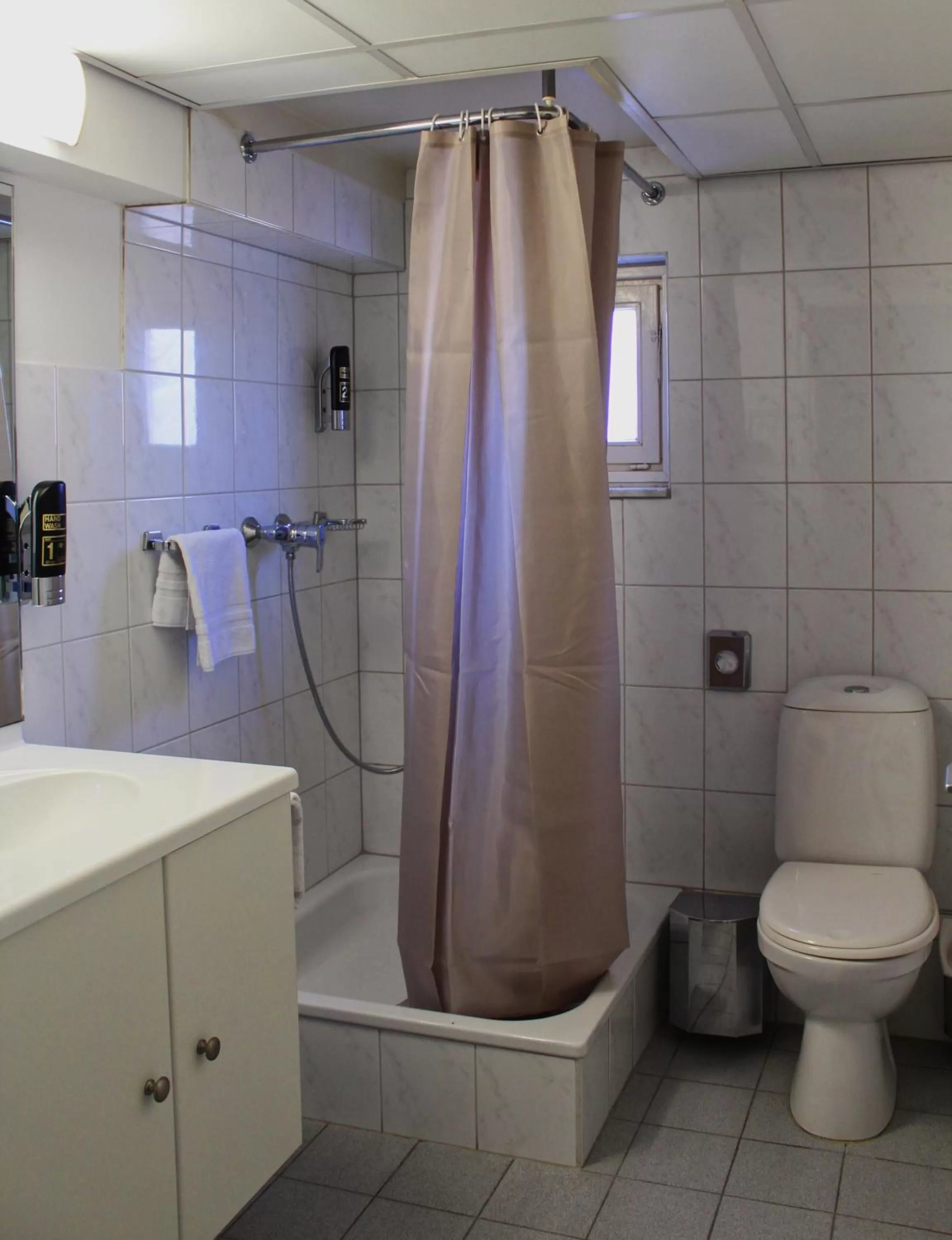 Bathroom in Hotel Brull