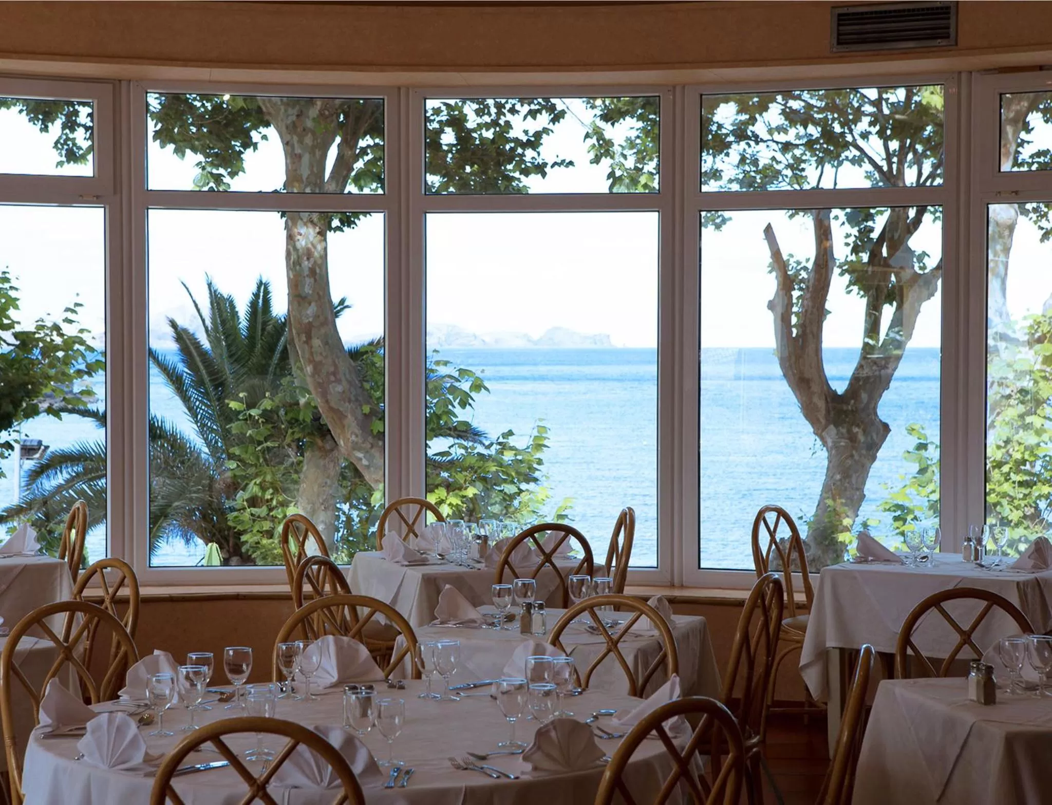 Restaurant/places to eat in Dom Pedro Madeira