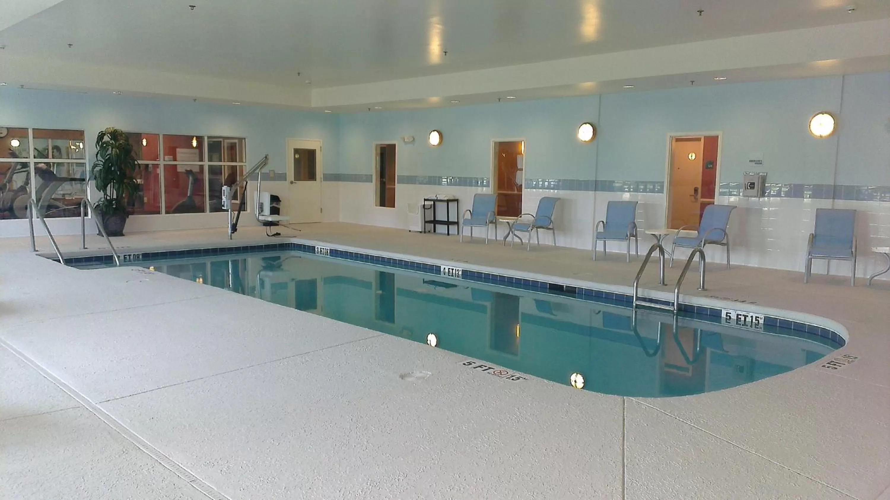 Swimming pool in Holiday Inn Express & Suites - Smithfield/Selma by IHG