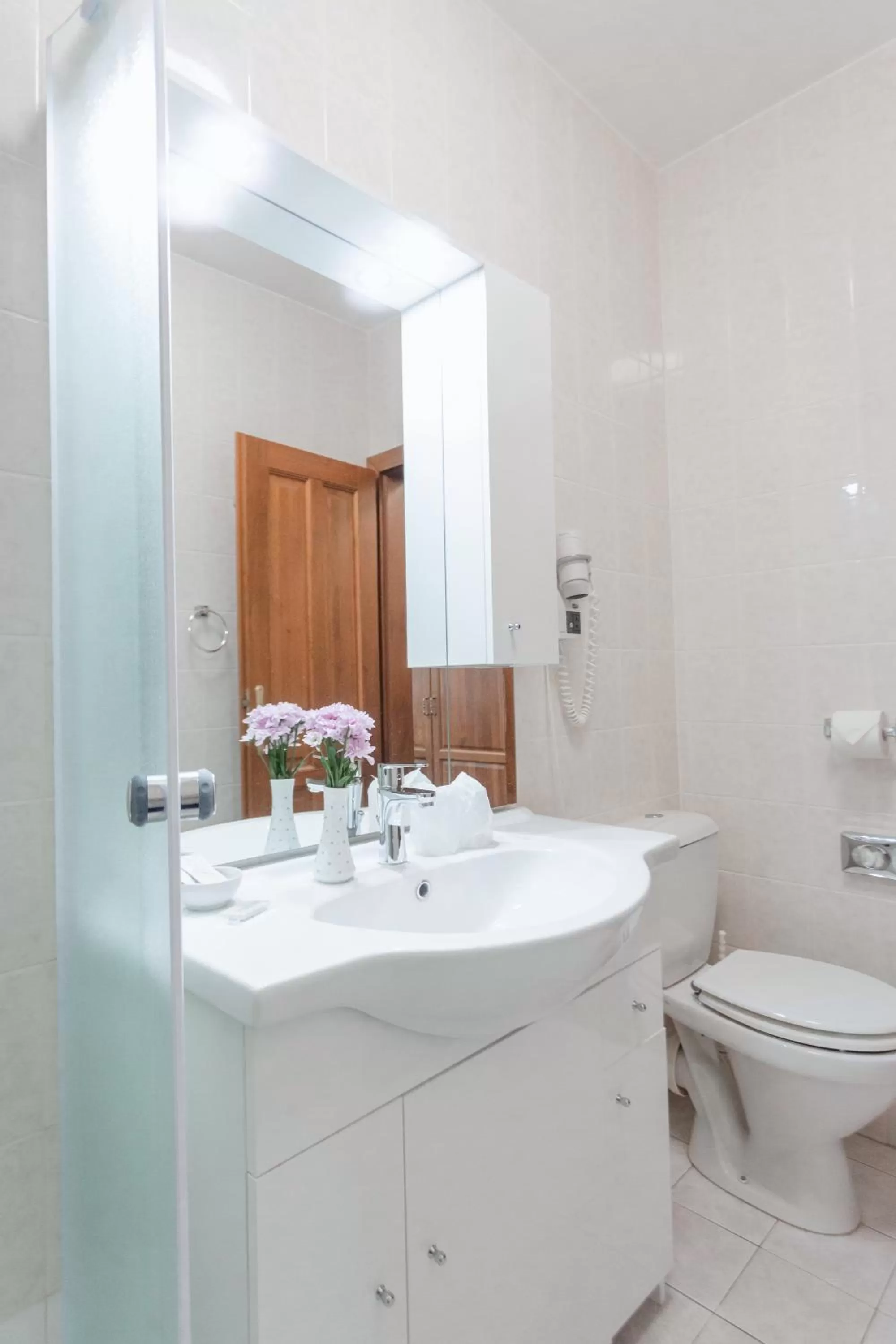 Shower in Hotel Peko