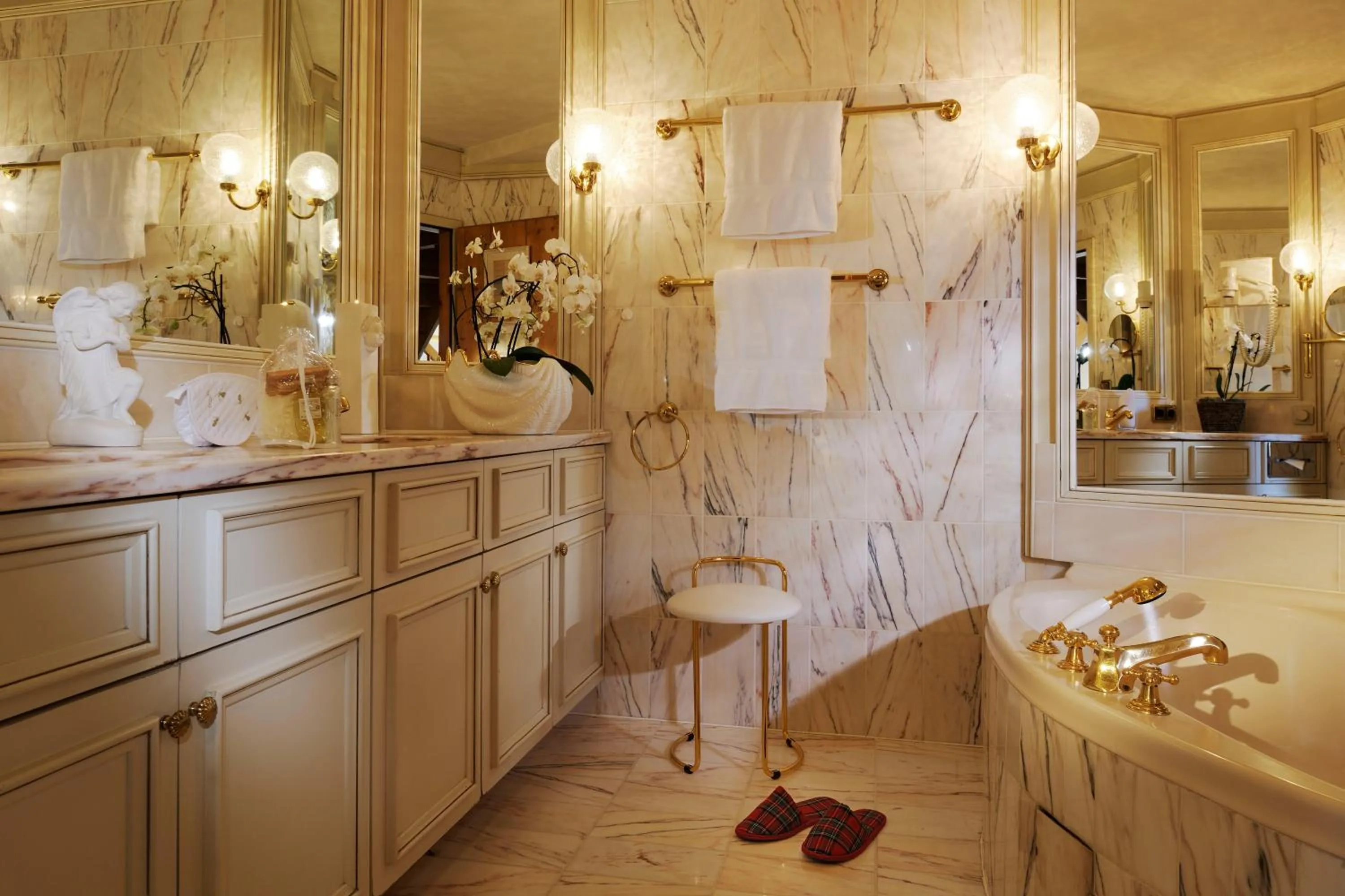 Bathroom in Relais & Châteaux Jagdhof Glashütte