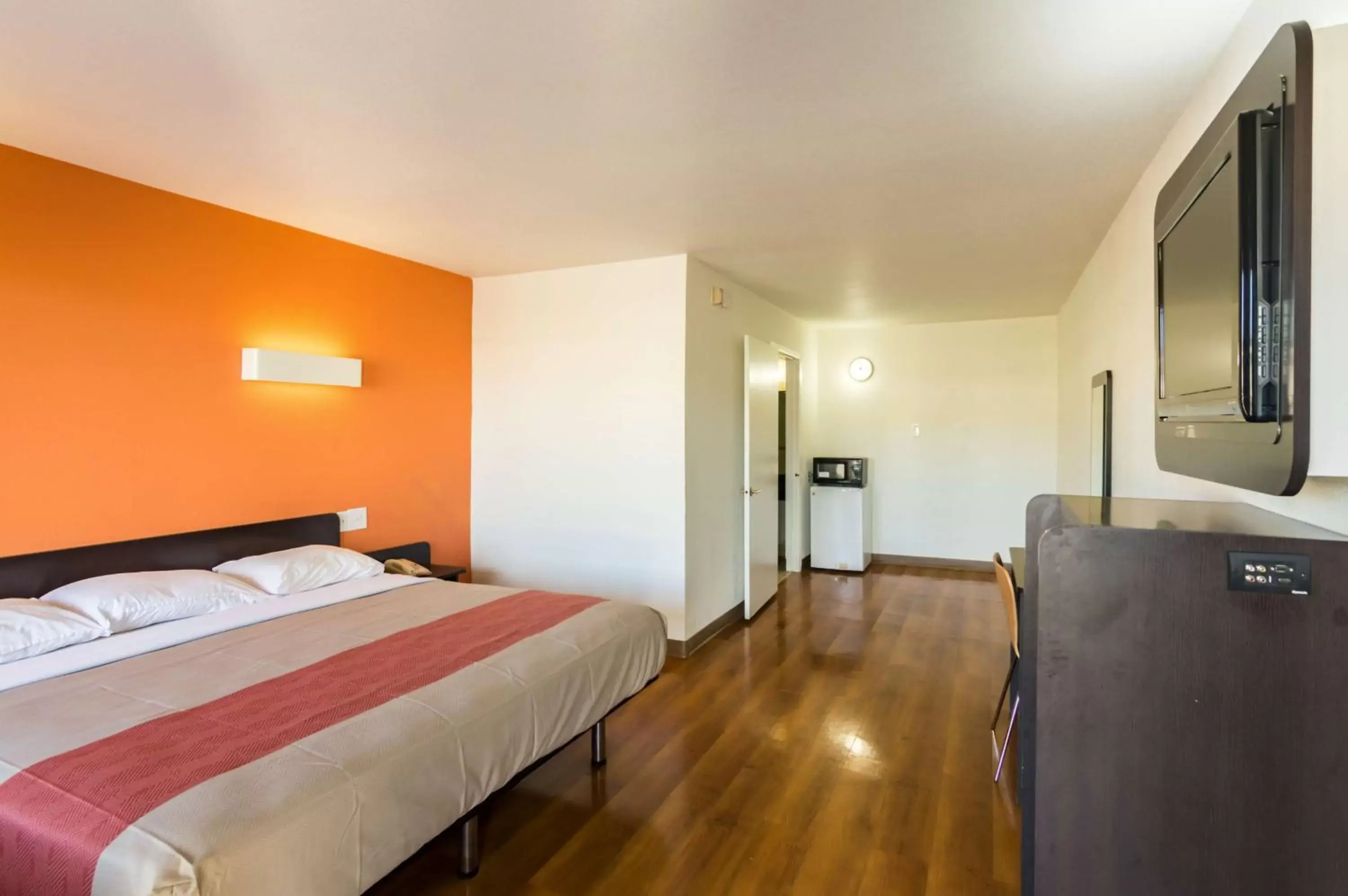 King Room - Disability Access - Non-Smoking in Motel 6-Wichita Falls, TX - North King Room - Disability Access - Non-Smoking in Motel 6-Wichita Falls, TX - North