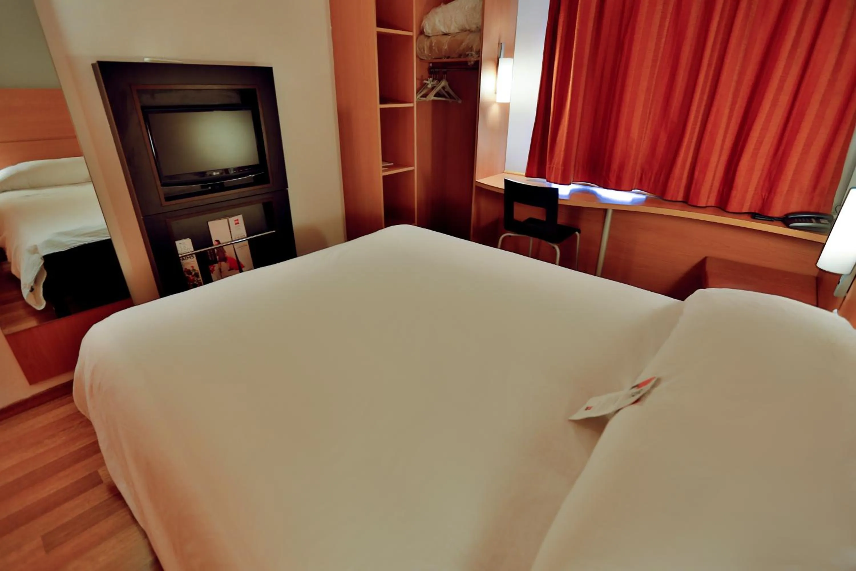 Photo of the whole room, Bed in Ibis Fes