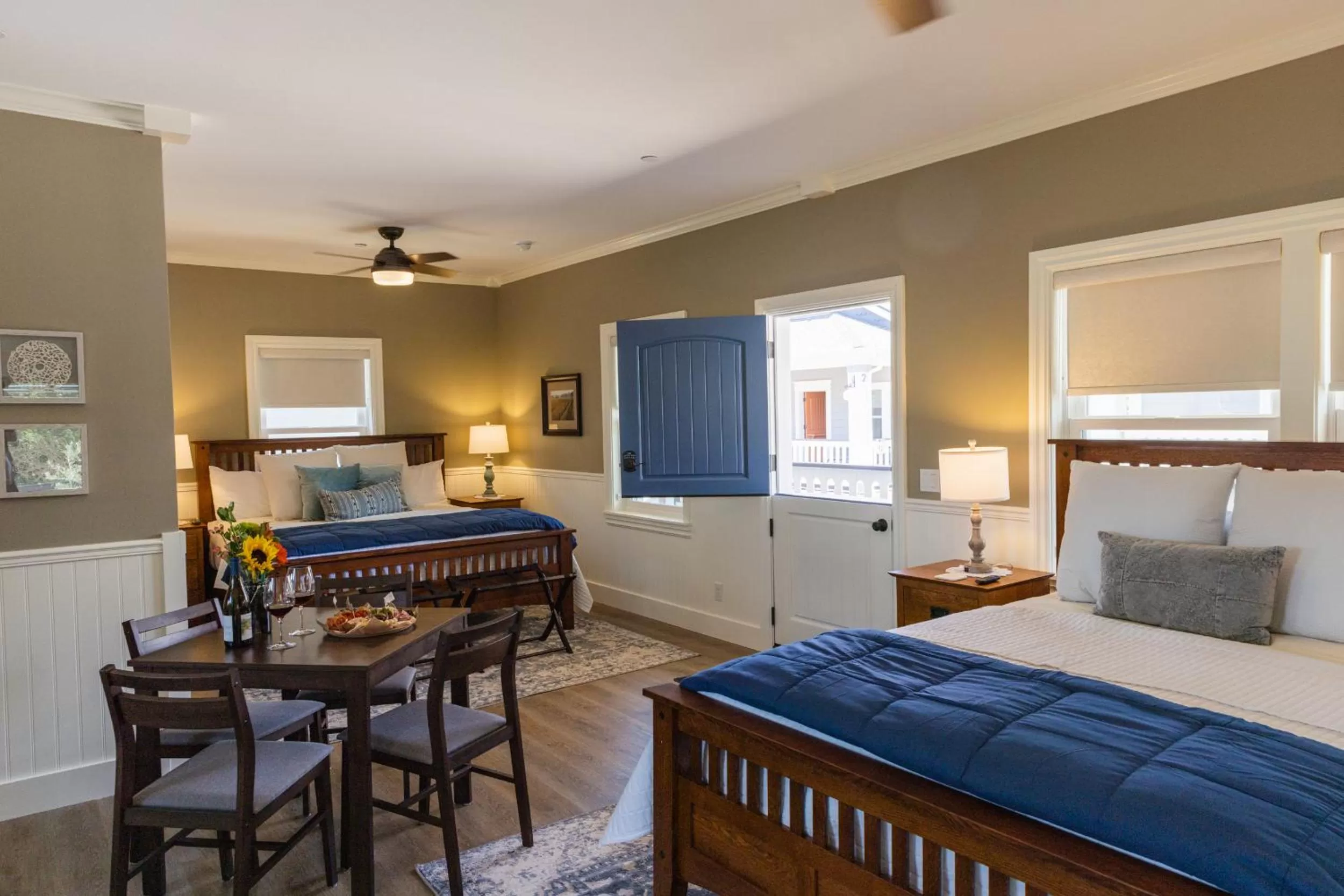 Bed in ForFriends Inn Wine Country Bed and Breakfast