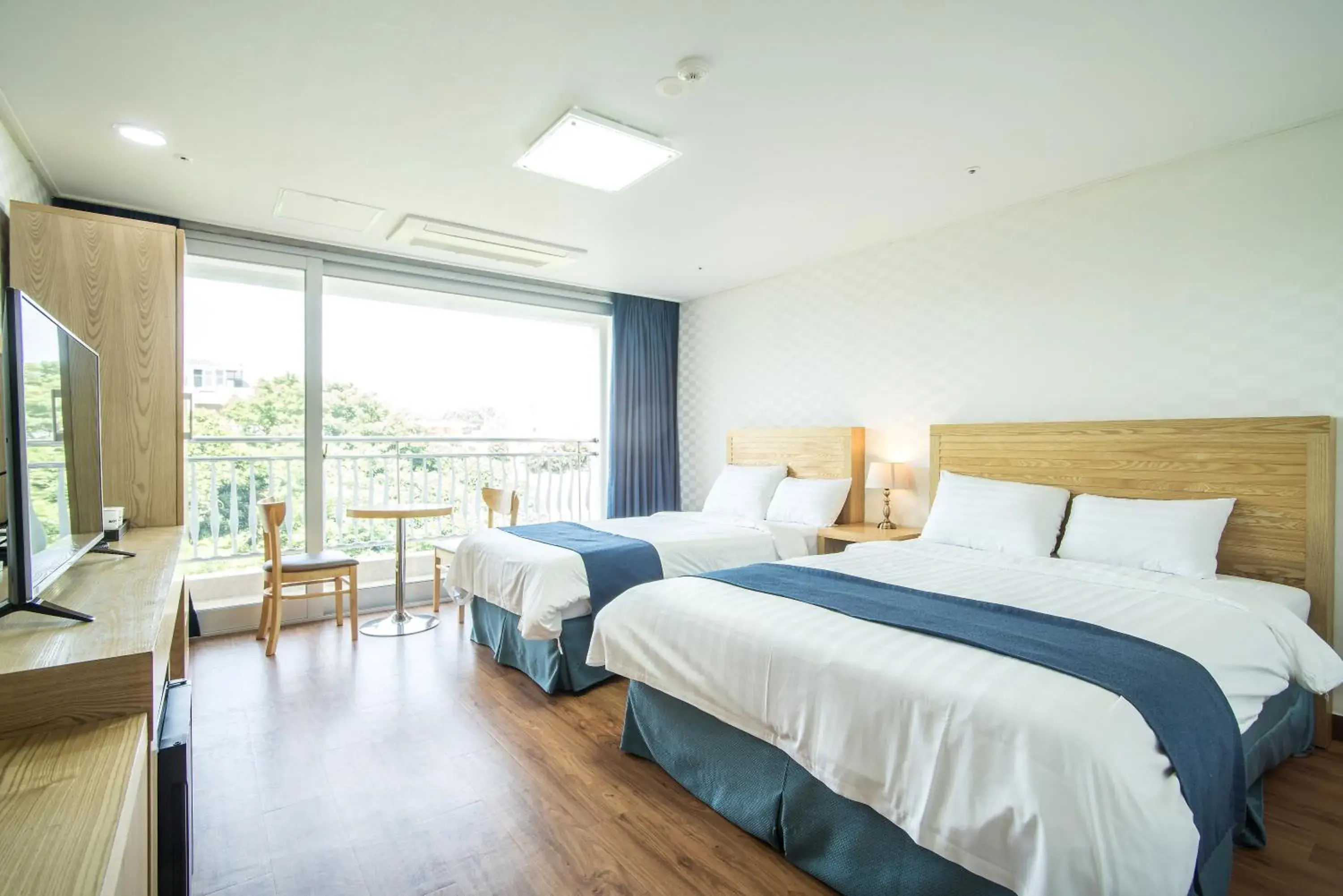 Superior Twin Room with City View in Breeze Bay Hotel Superior Twin Room with City View in Breeze Bay Hotel