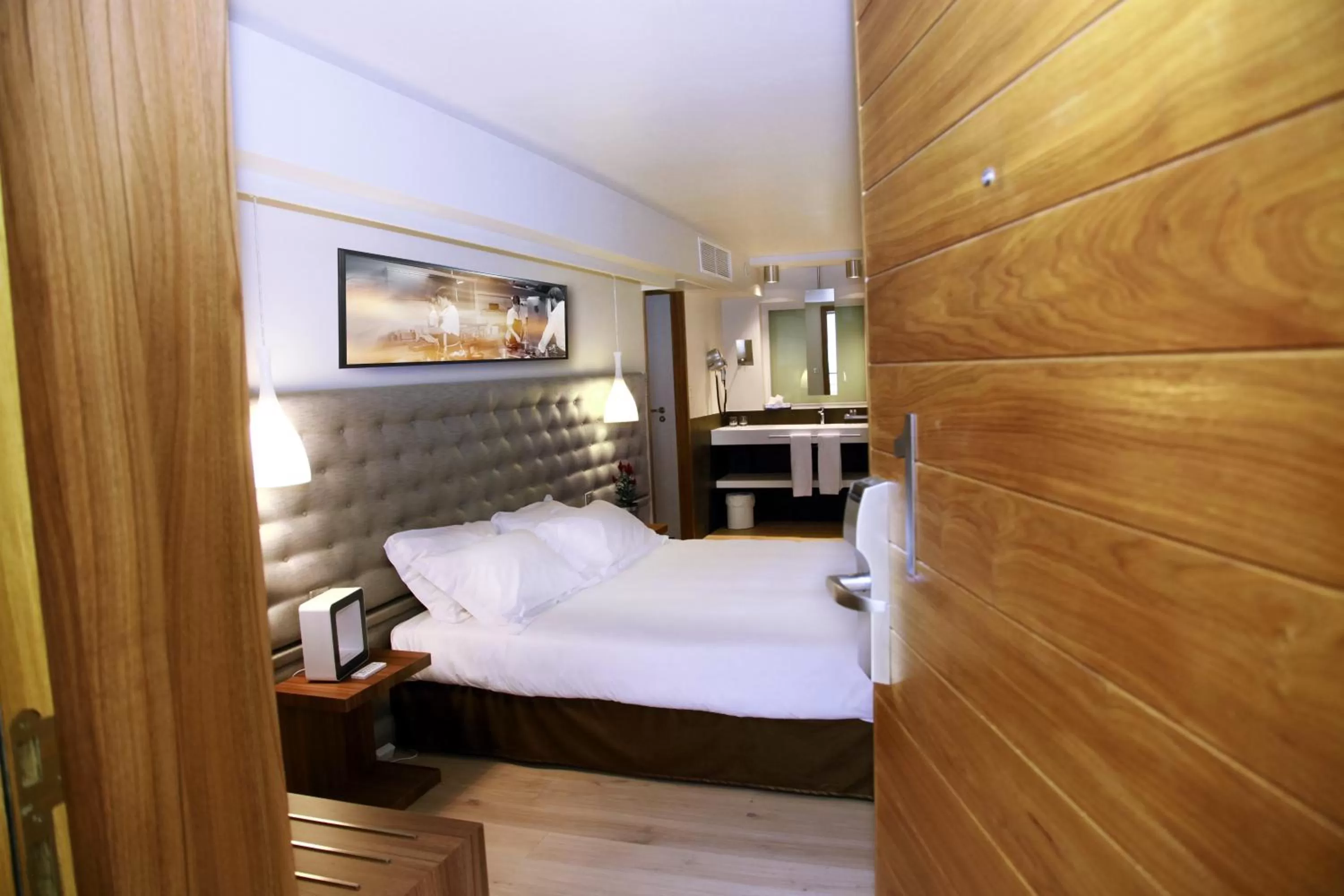 Photo of the whole room, Bed in Le Pré du Moulin - Maison Alonso - Hôtel & Restaurant