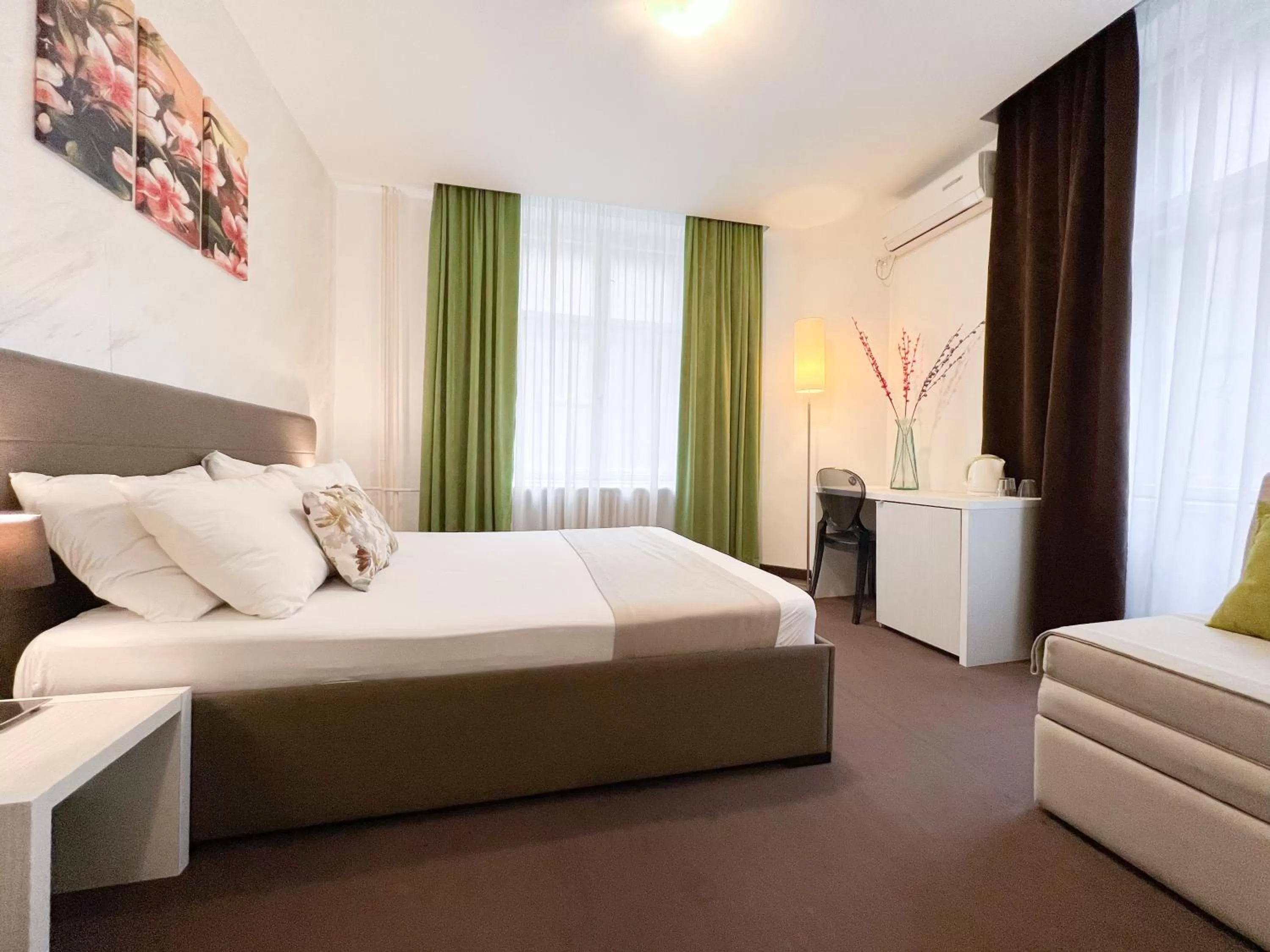 Photo of the whole room, Bed in Centar Forever