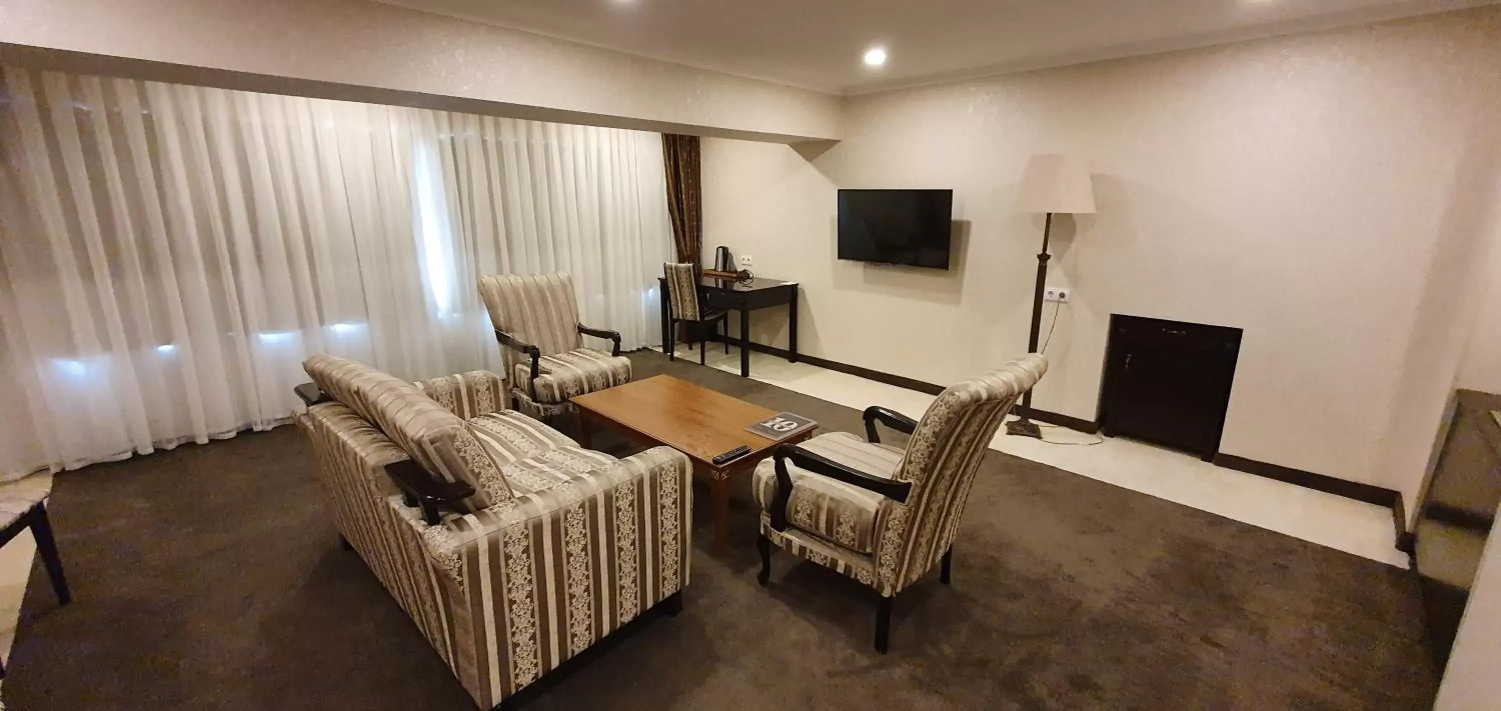 Junior Suite - single occupancy in Grand Mir Hotel Junior Suite - single occupancy in Grand Mir Hotel