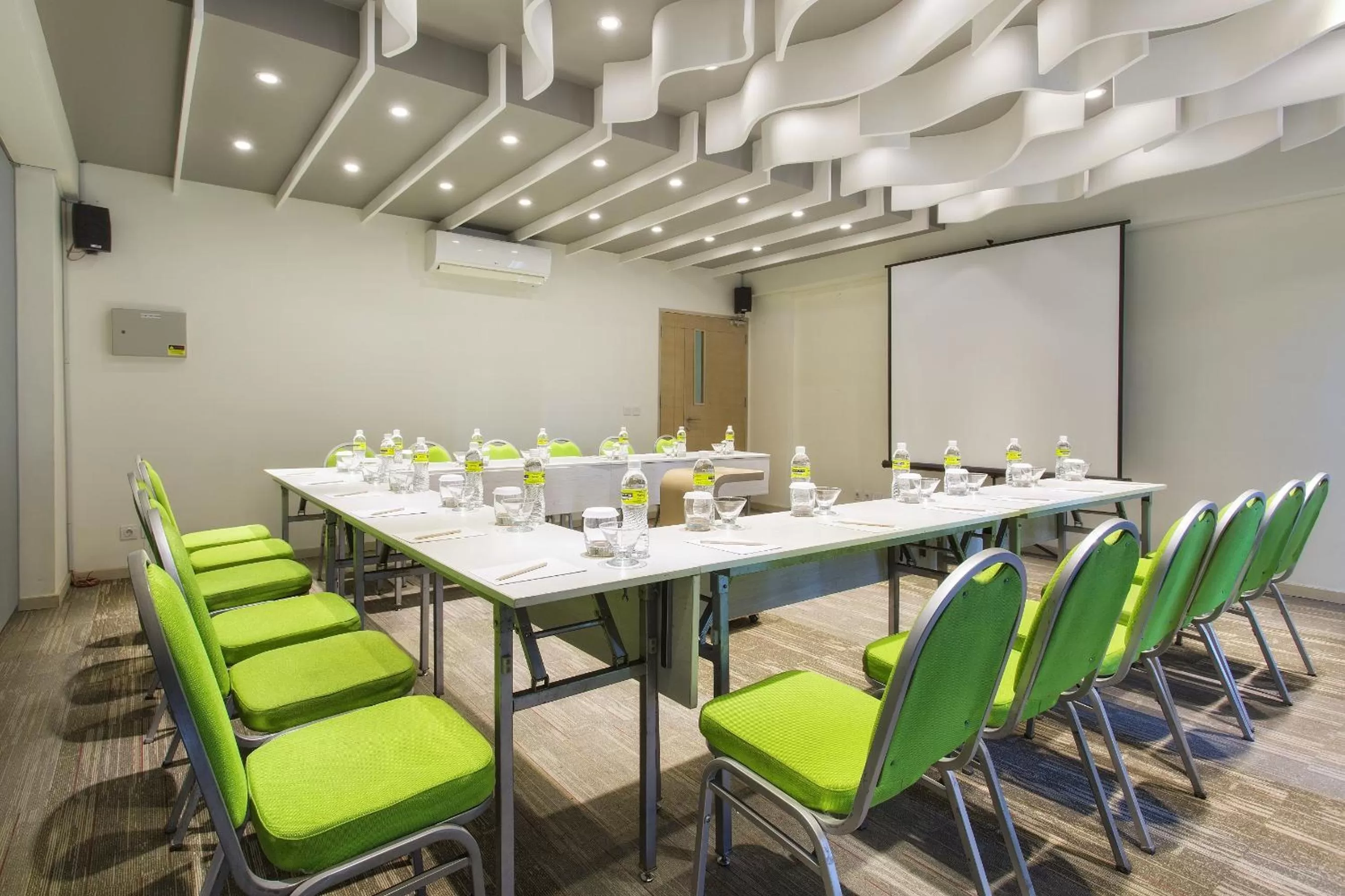Area and facilities in MaxOneHotels at Bukit Jimbaran