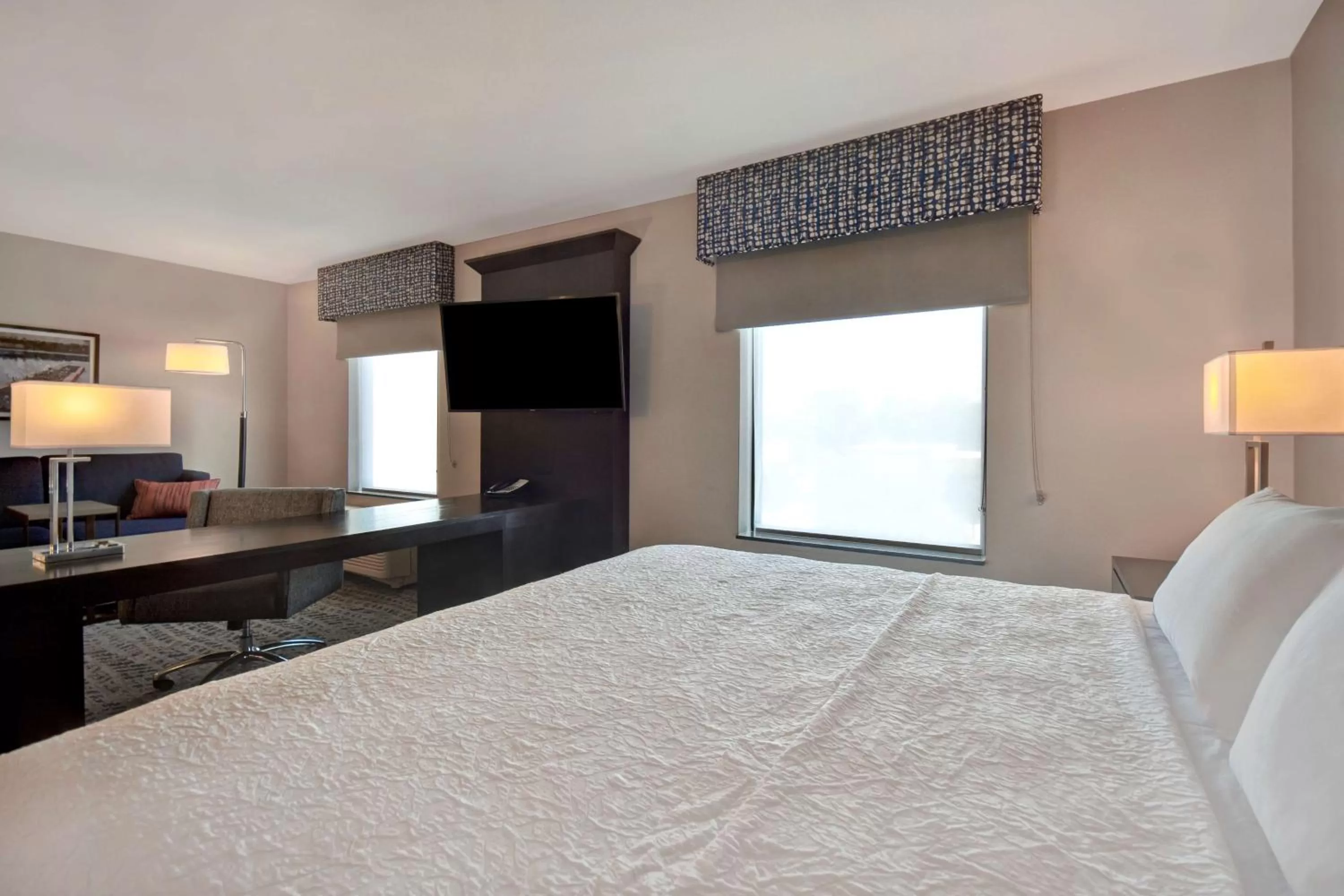 Bed in Hampton Inn & Suites Columbia South Fort Meade Area