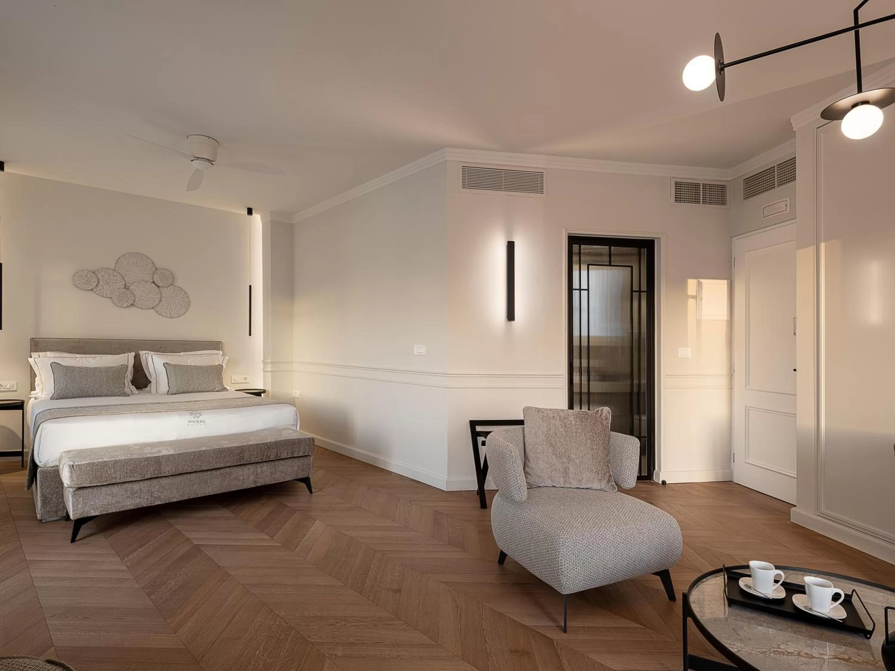 Seating area, Bed in Riviera Suites