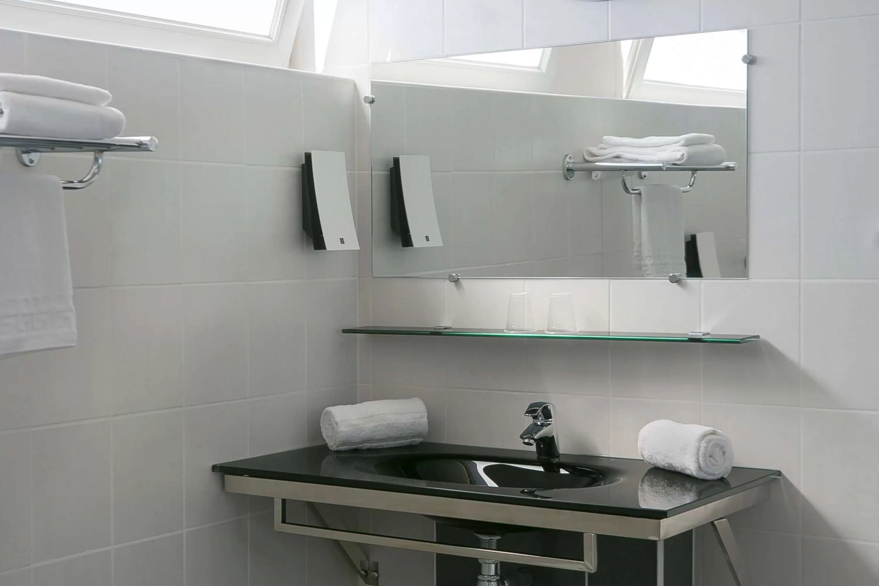 Photo of the whole room in Best Western Hôtel des Thermes - Balaruc les Bains Sète