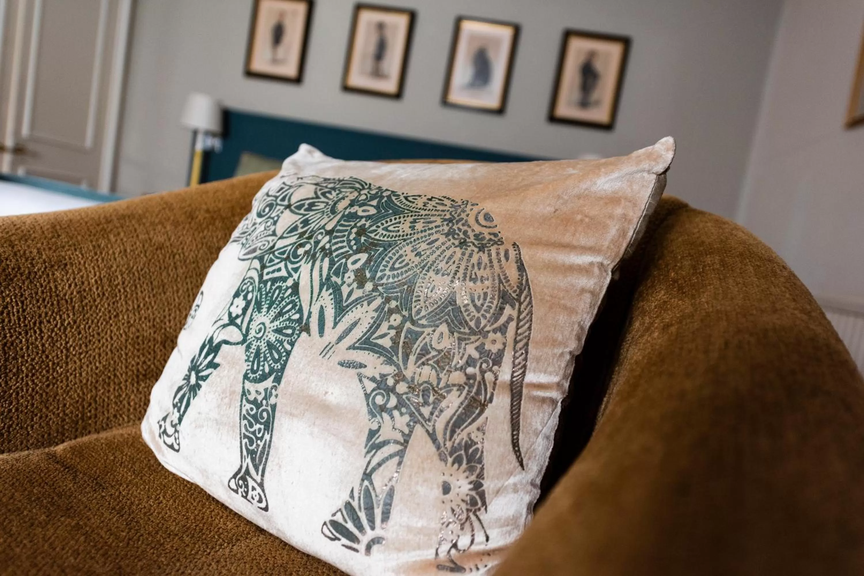 Bed in The Whipper-In Hotel