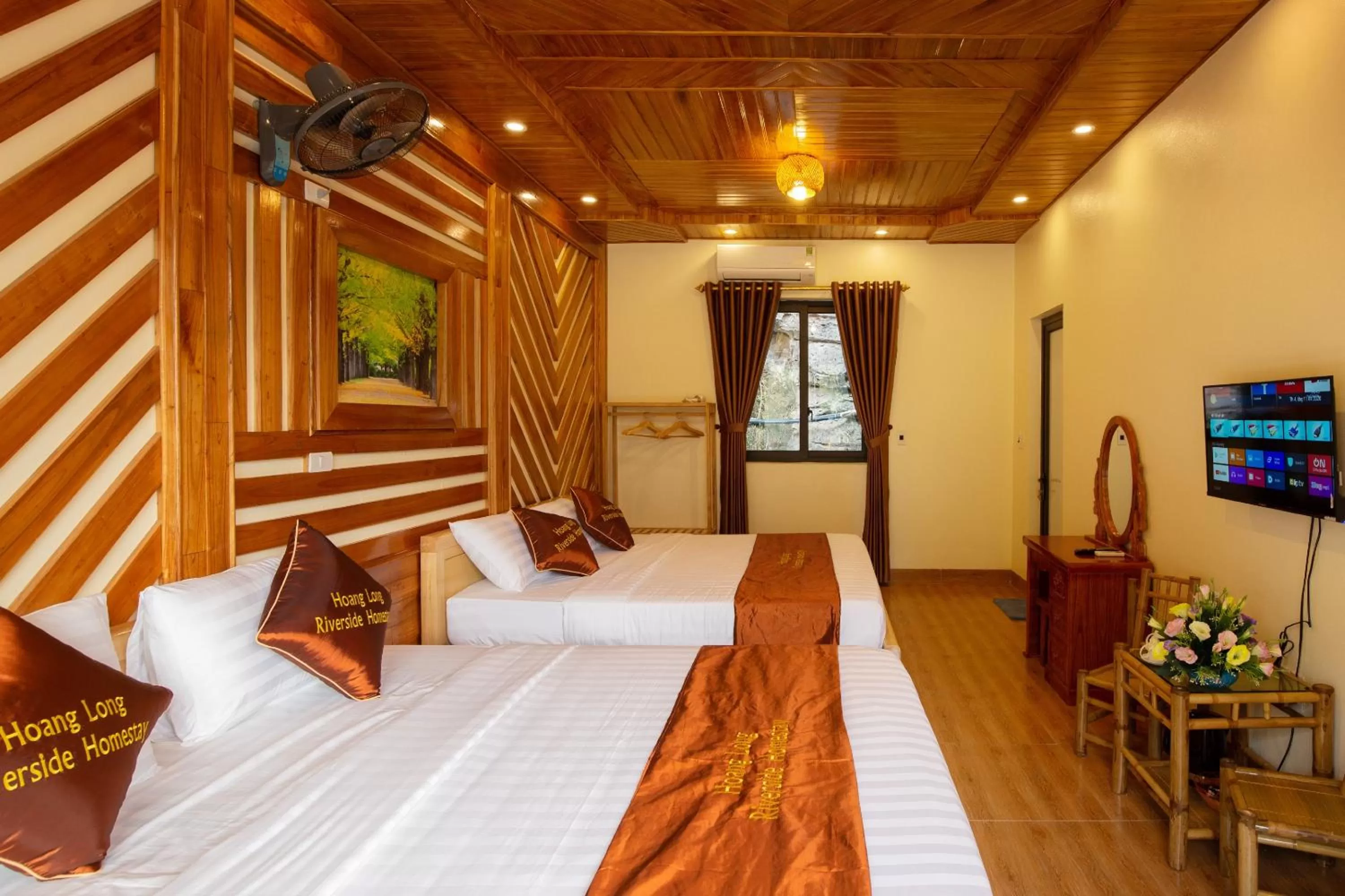 HoangLong Riverside Homestay