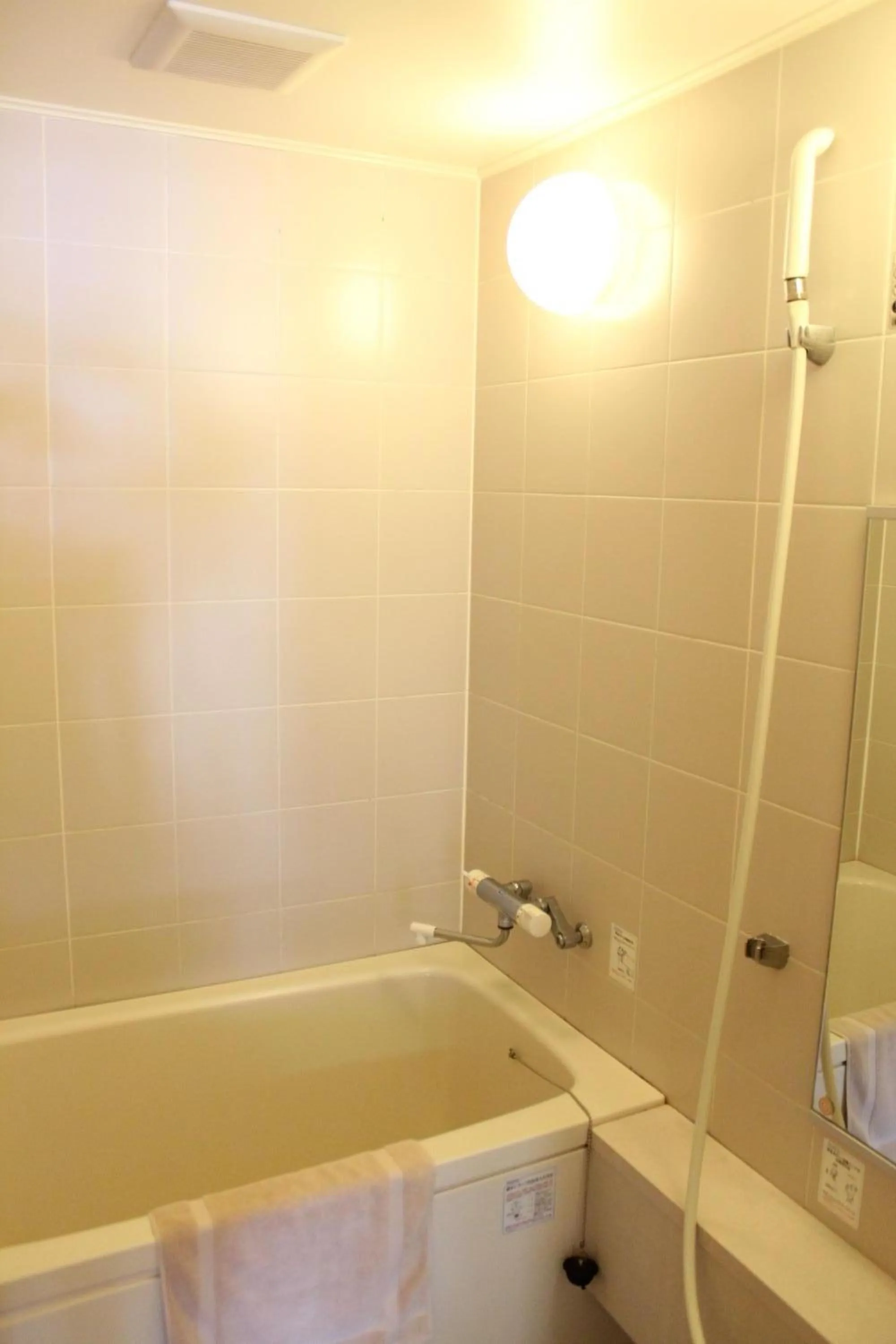 Shower in Honjin Hiranoya Annex
