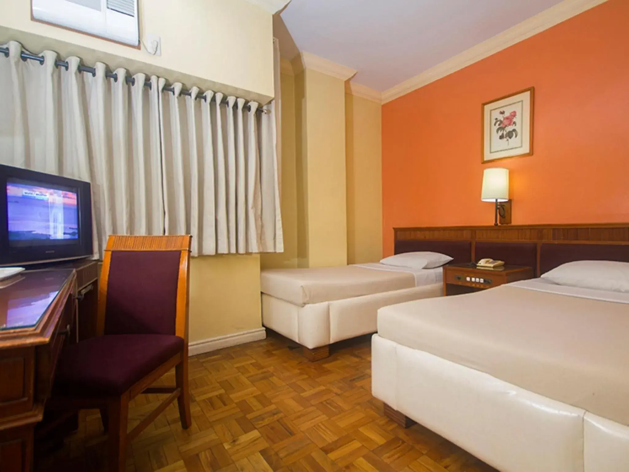 Standard Double or Twin Room in Grand City Hotel Standard Double or Twin Room in Grand City Hotel
