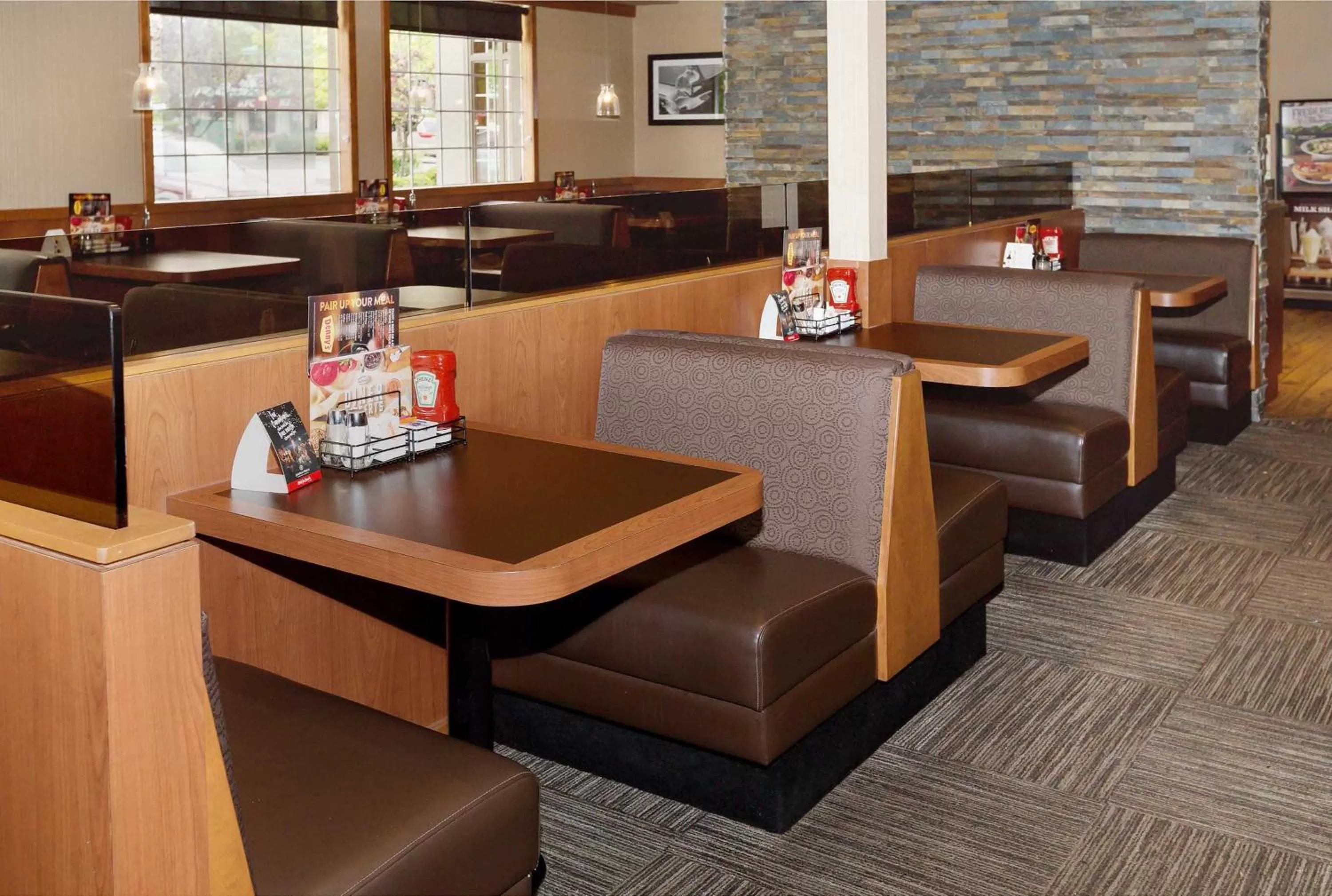 Restaurant/places to eat in Sandman Hotel Langley