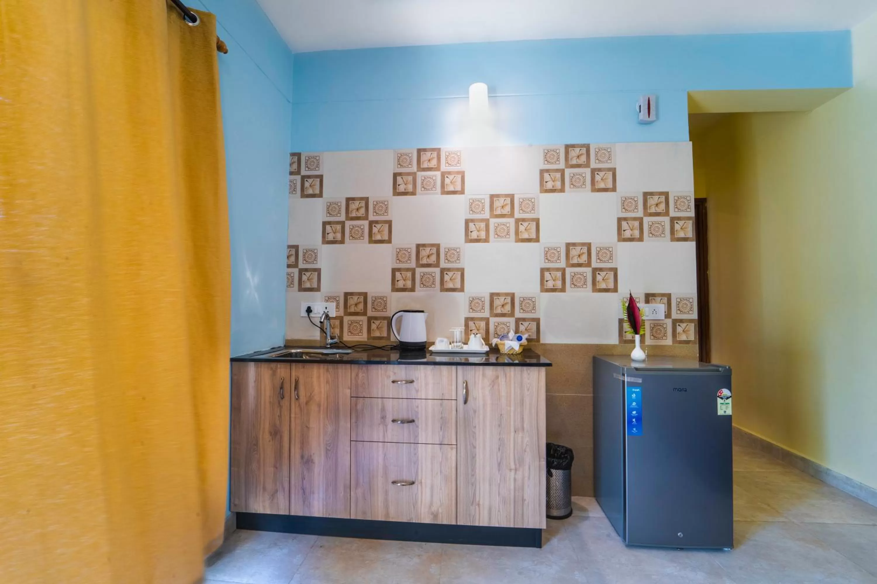 Kitchen or kitchenette, Kitchen/Kitchenette in Mariners Bay Suites