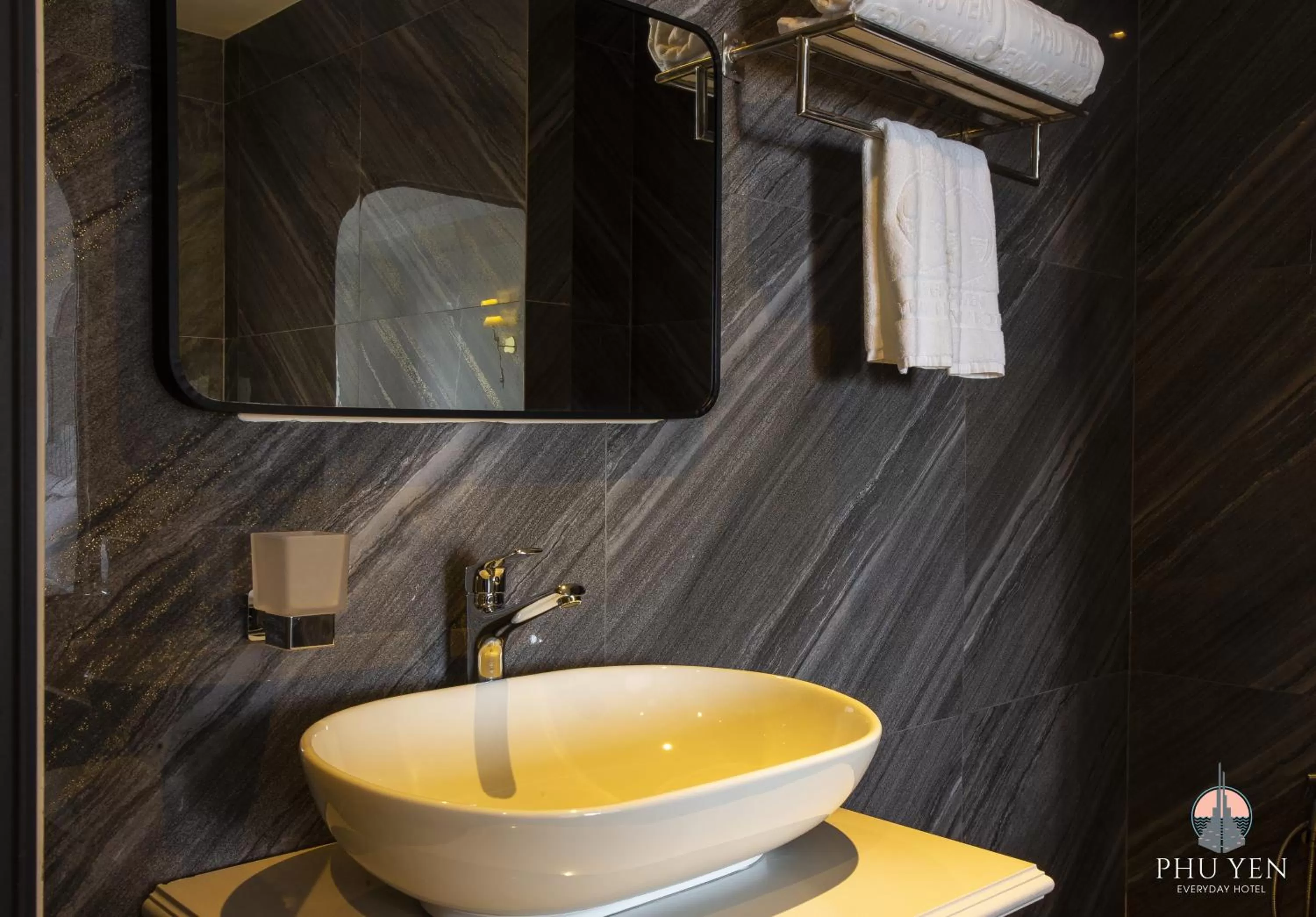 Shower in PHÚ YÊN EVERYDAY HOTEL