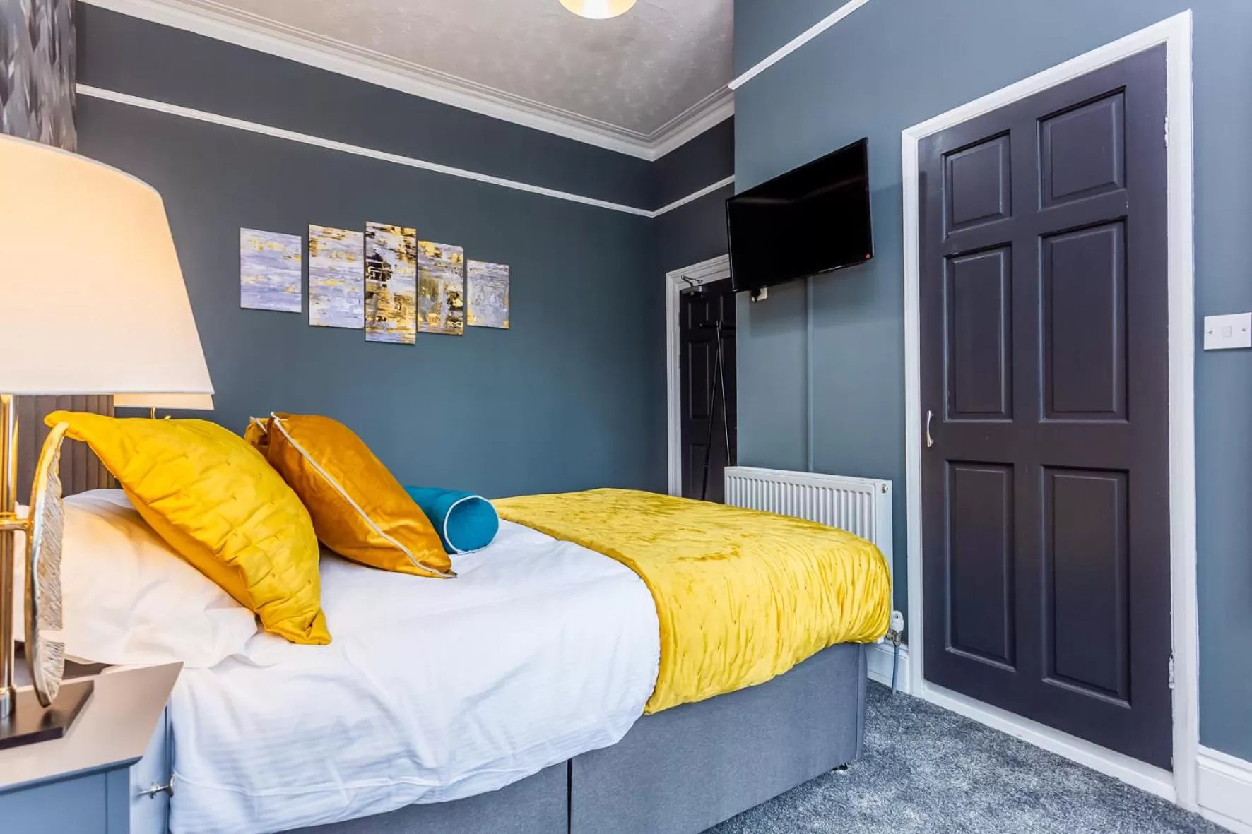 Bedroom, Bed in Comfy-Stays - Lower Ocean Road